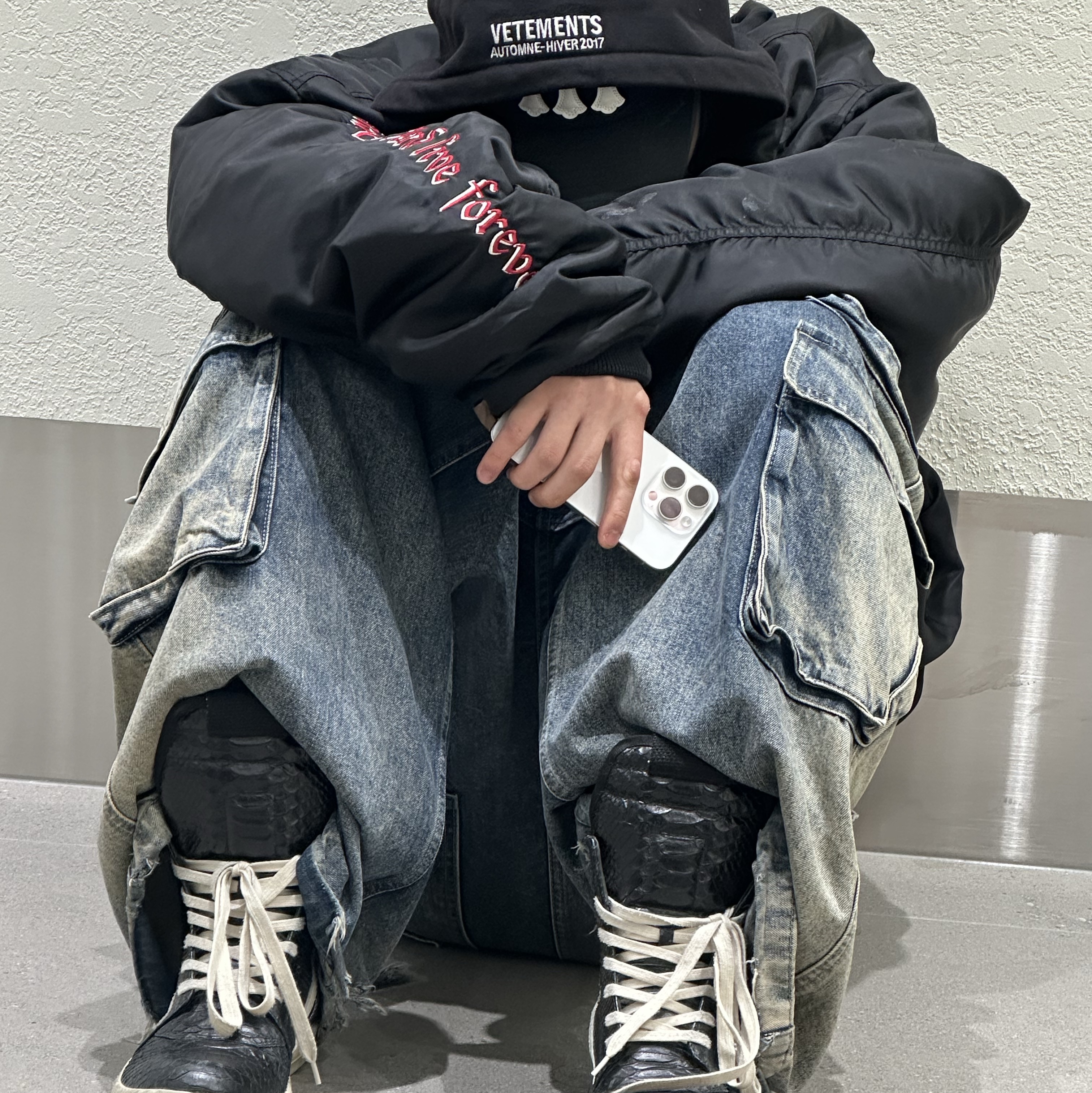 Rick Owens Double Cargo Jumbo Belas Jeans Mineral Pearl Degrade, Hansroom Chrome Hearts Large Paper Chain Bracelet 착용 스타일