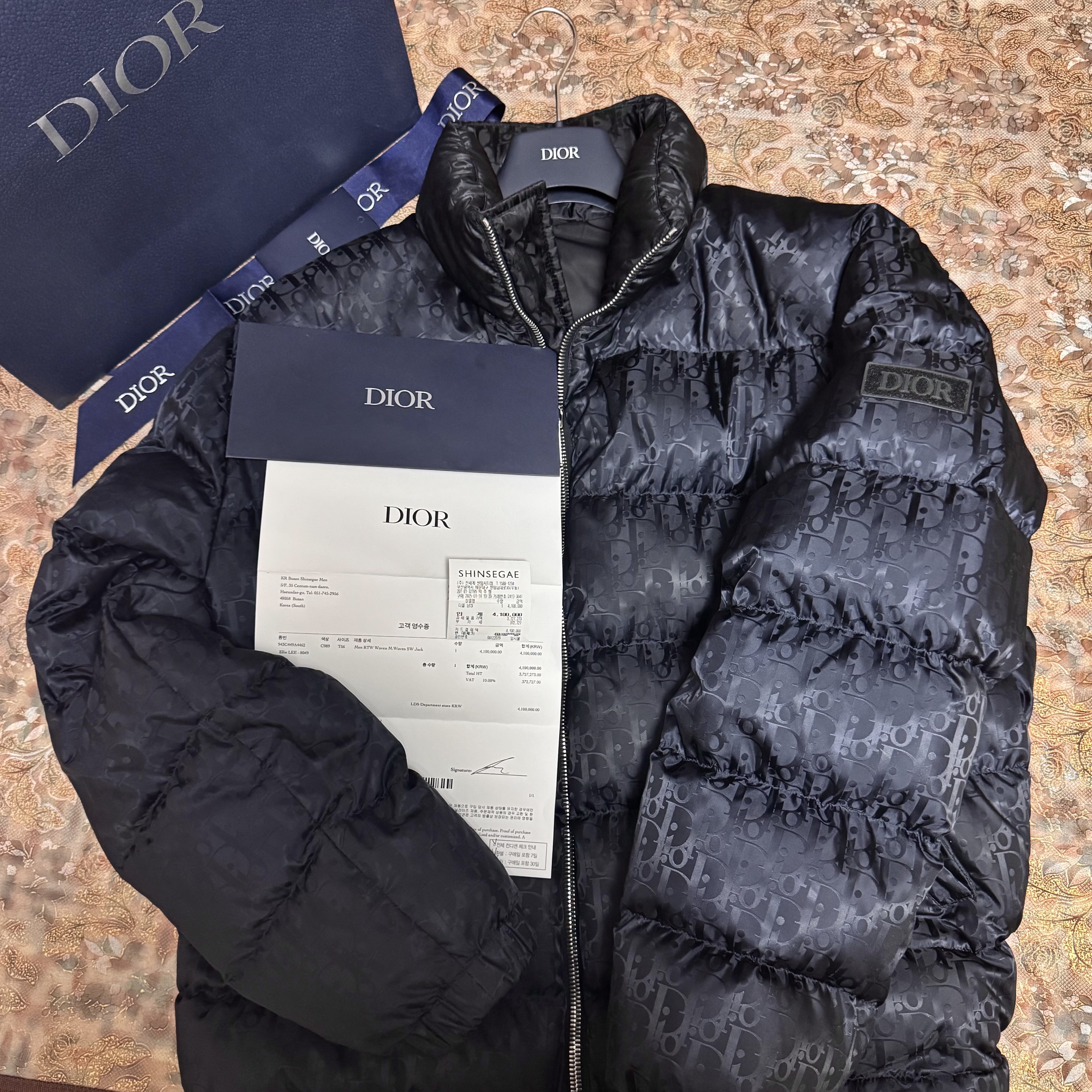 Dior Oblique Down Jacket Black Nylon Jacquard, Maison Mihara Yasuhiro Blakey OG Sole Canvas Low-top Sneakers Black Black 착용 스타일 - 3