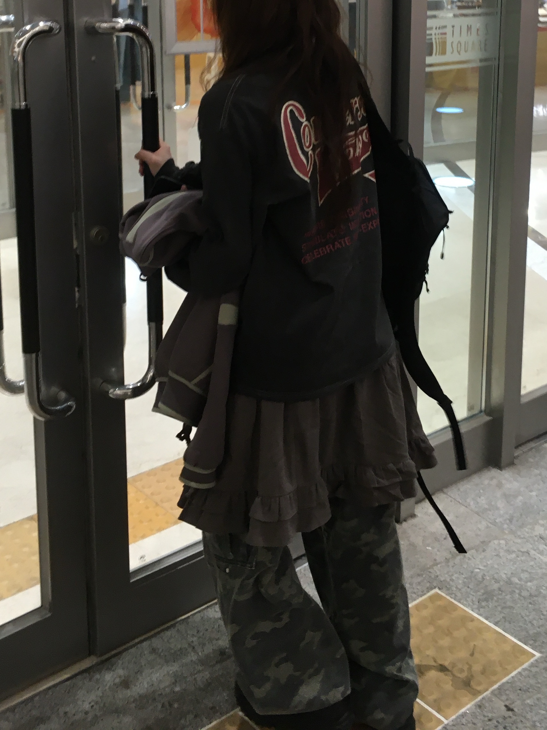Sansan Gear Oblique Hoodie Zip-Up Ash Brown 착용 스타일 - 2
