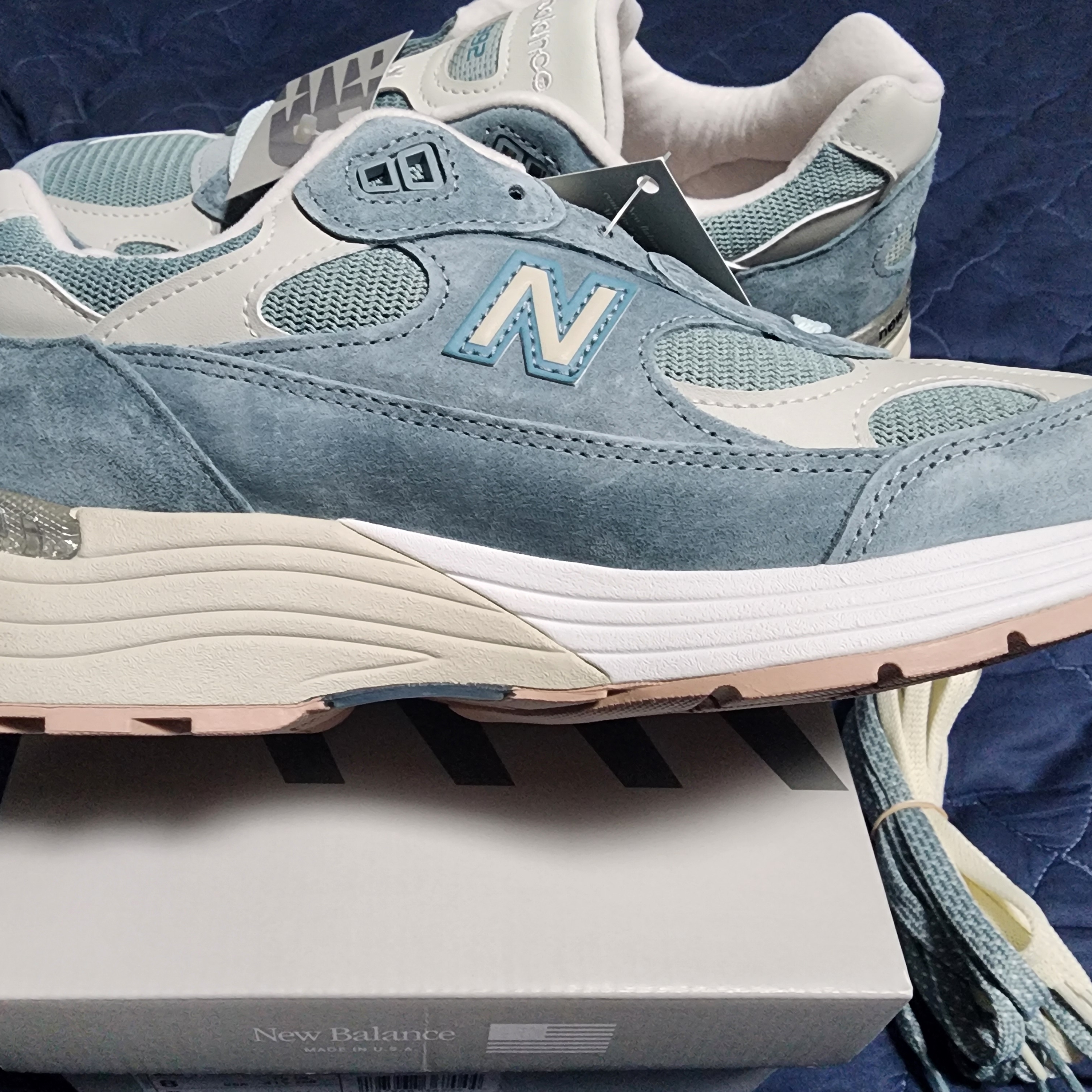 New Balance x Kith 992 Made in USA Aegean Blue Oyster 착용 스타일 - 4