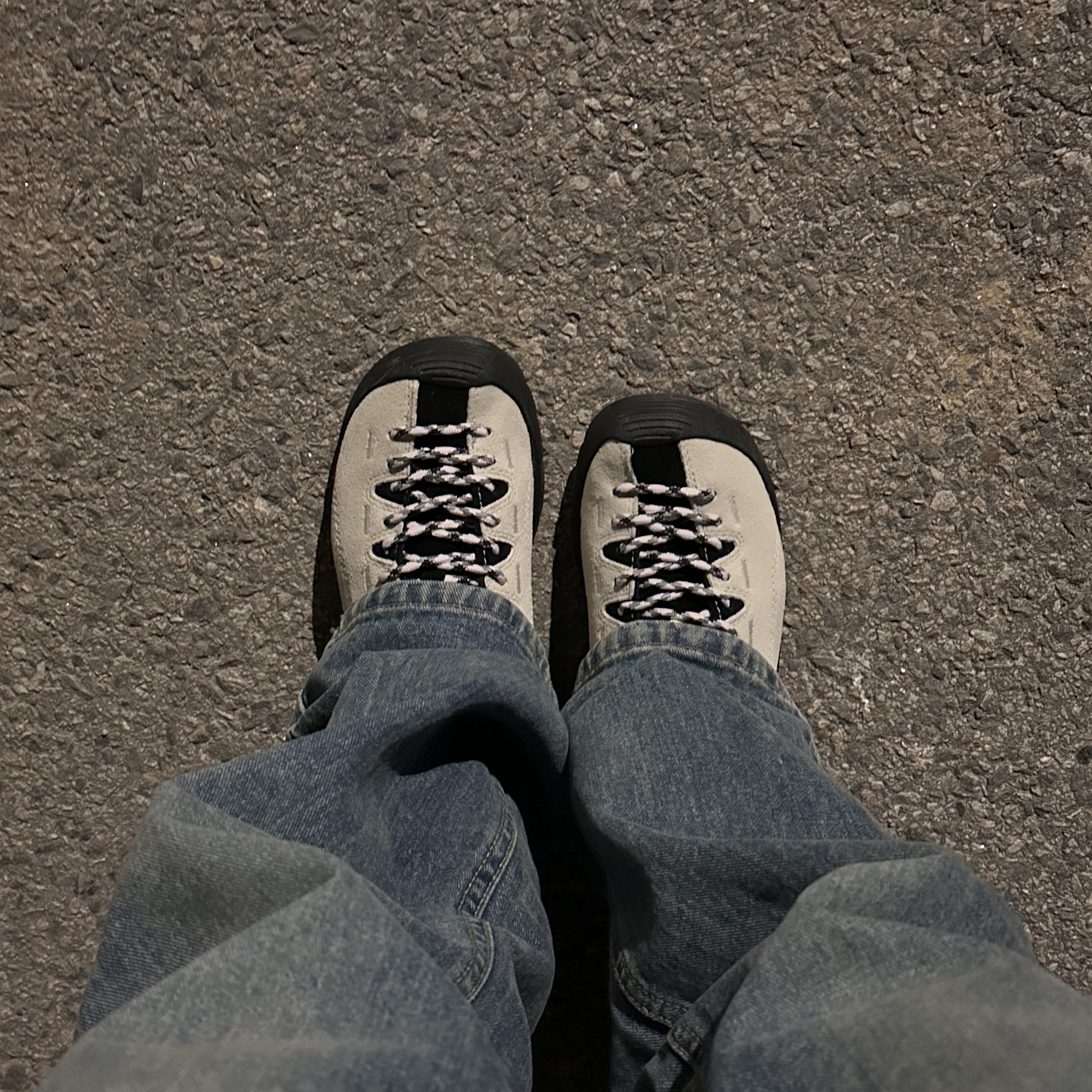 Keen 25SS New Jasper Sneakers Birch/Black 착용 스타일