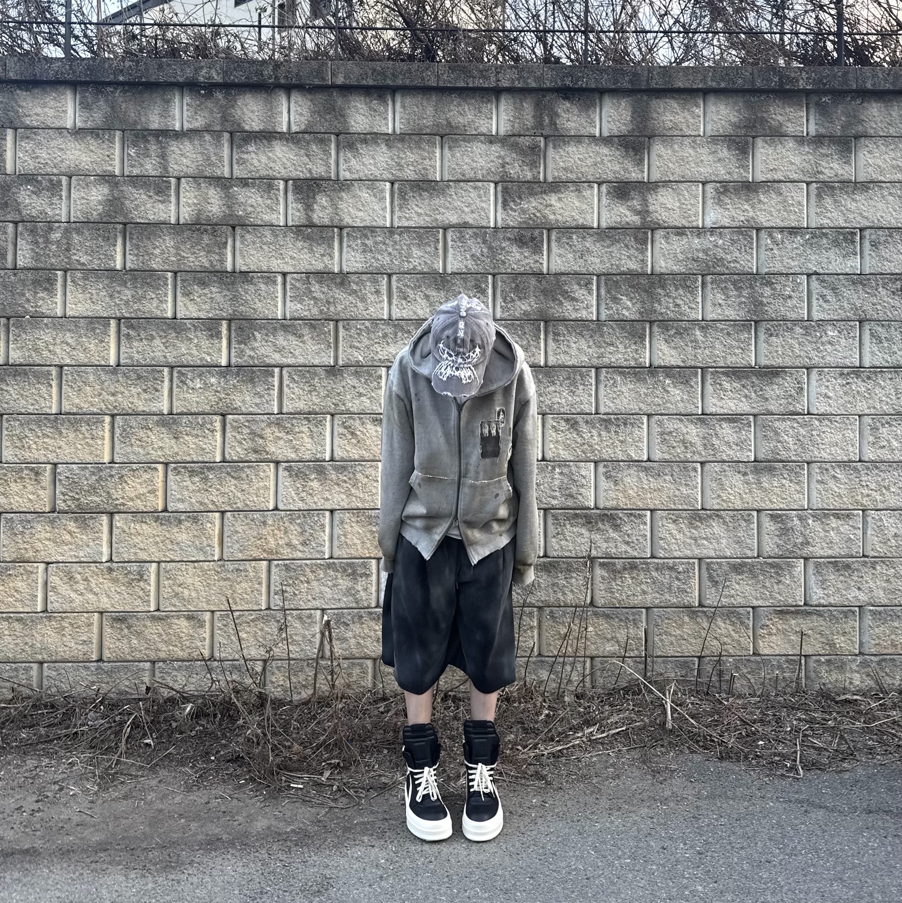 Rick Owens Hollywood Mega Bumper Geobasket in Full Grain Calf Leather Black Milk 착용 스타일 - 4