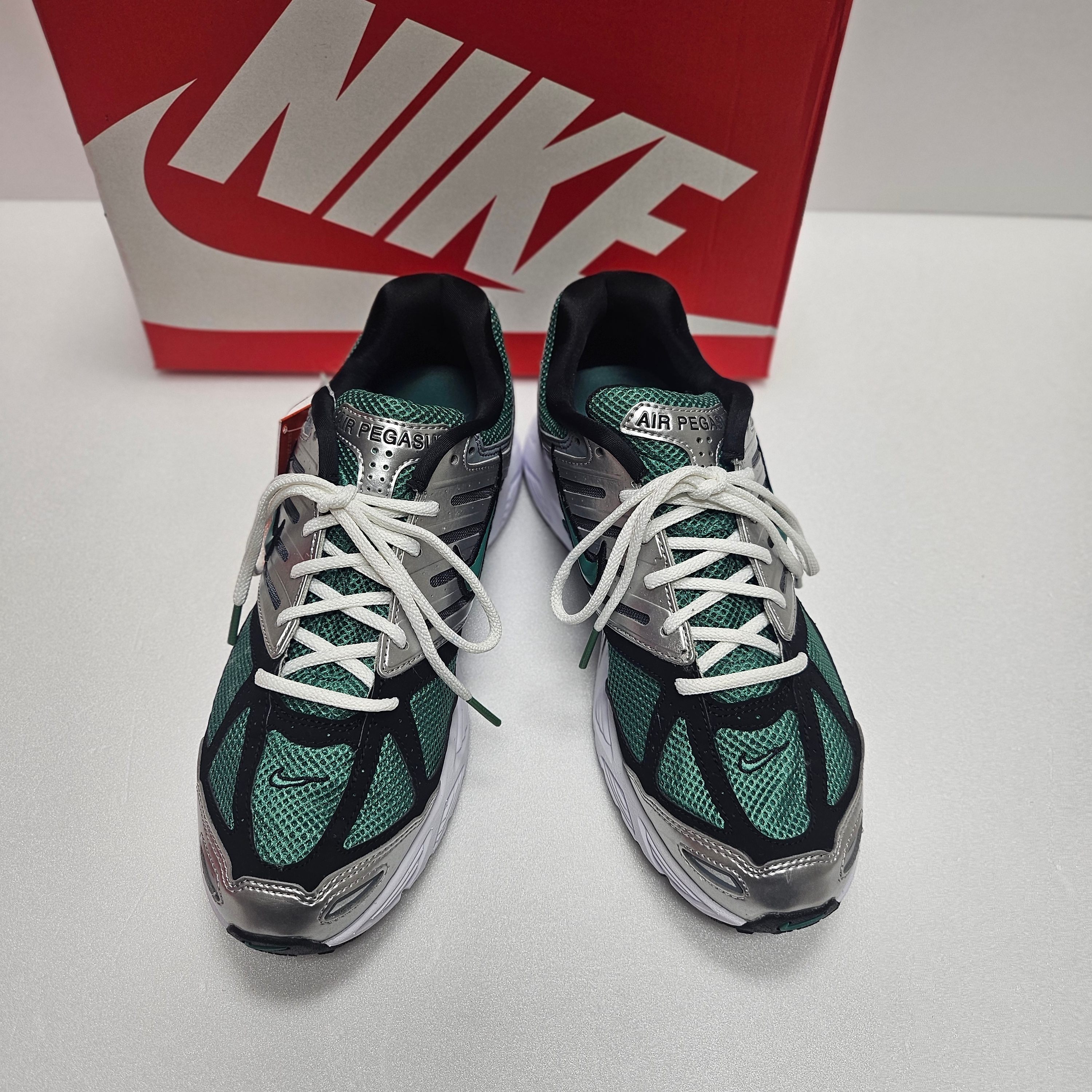 Nike Air Pegasus 2005 Metallic Silver Black 착용 스타일 - 2