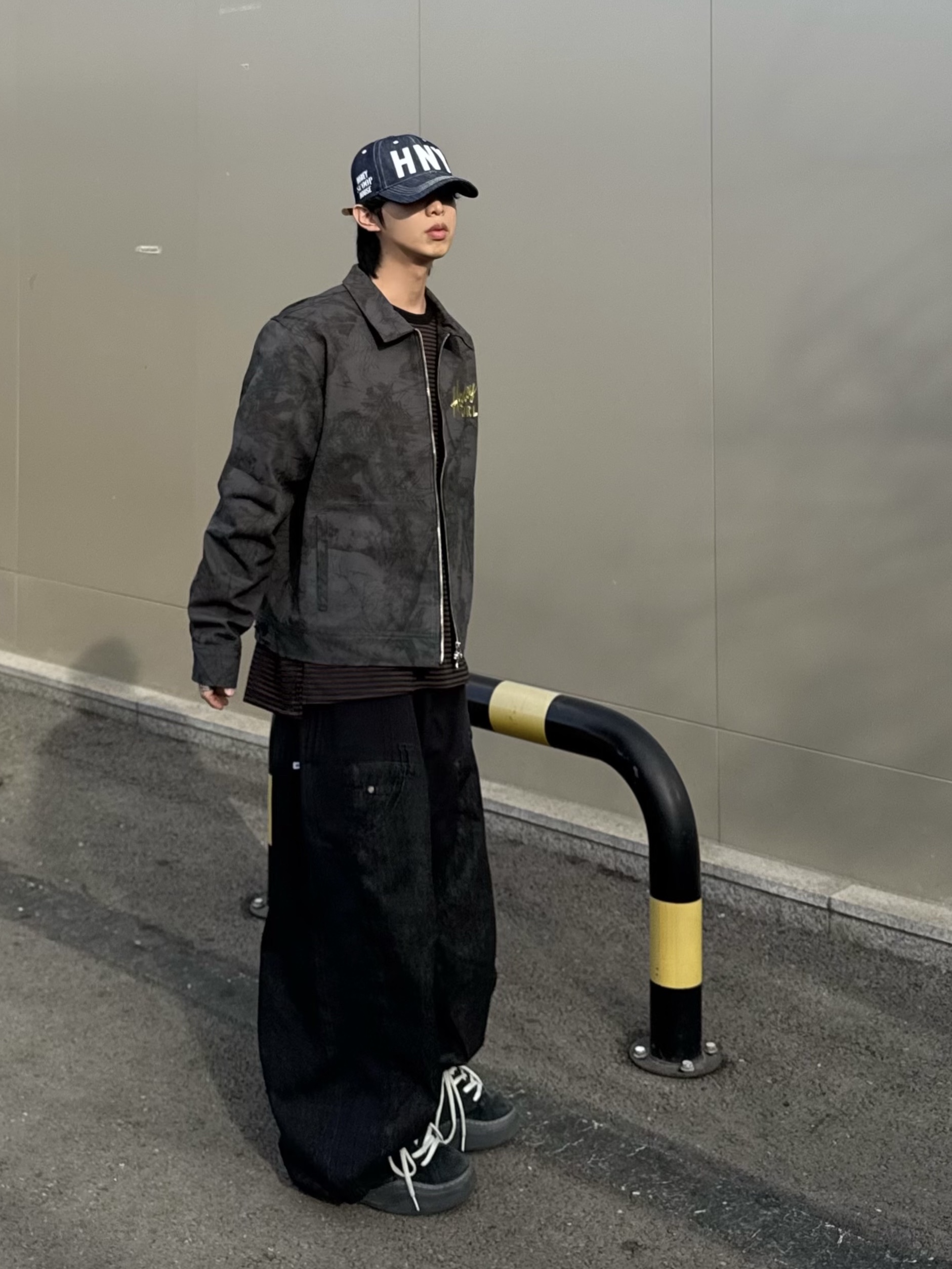 Honey Scoop House HNY Denim Cap Indigo, Honey Scoop House Honey Girl Work Jacket R.T Camo Black 착용 스타일 - 4