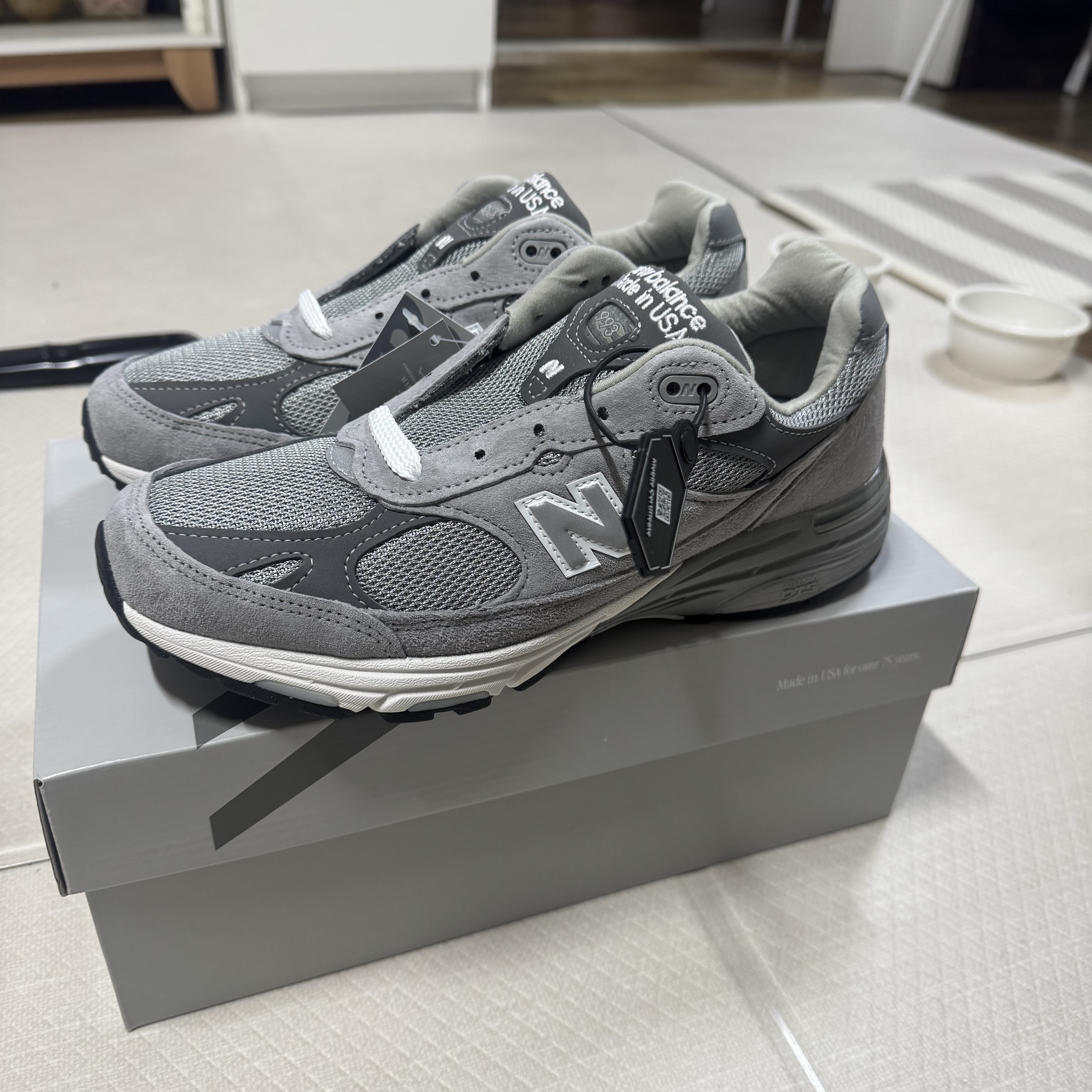 (W) New Balance 993 Made in USA Grey - B Standard 착용 스타일