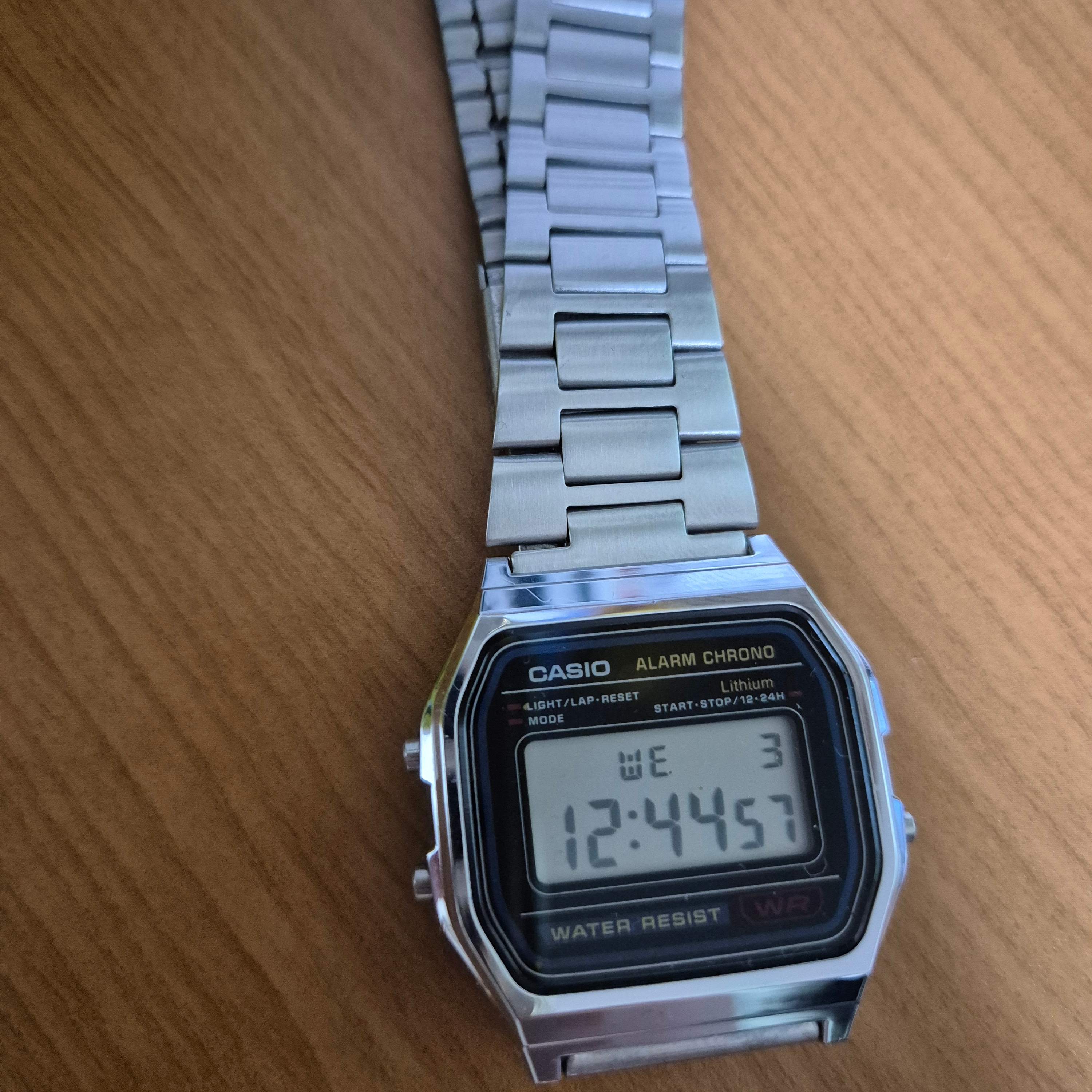 Casio A-158WA-1 착용 스타일