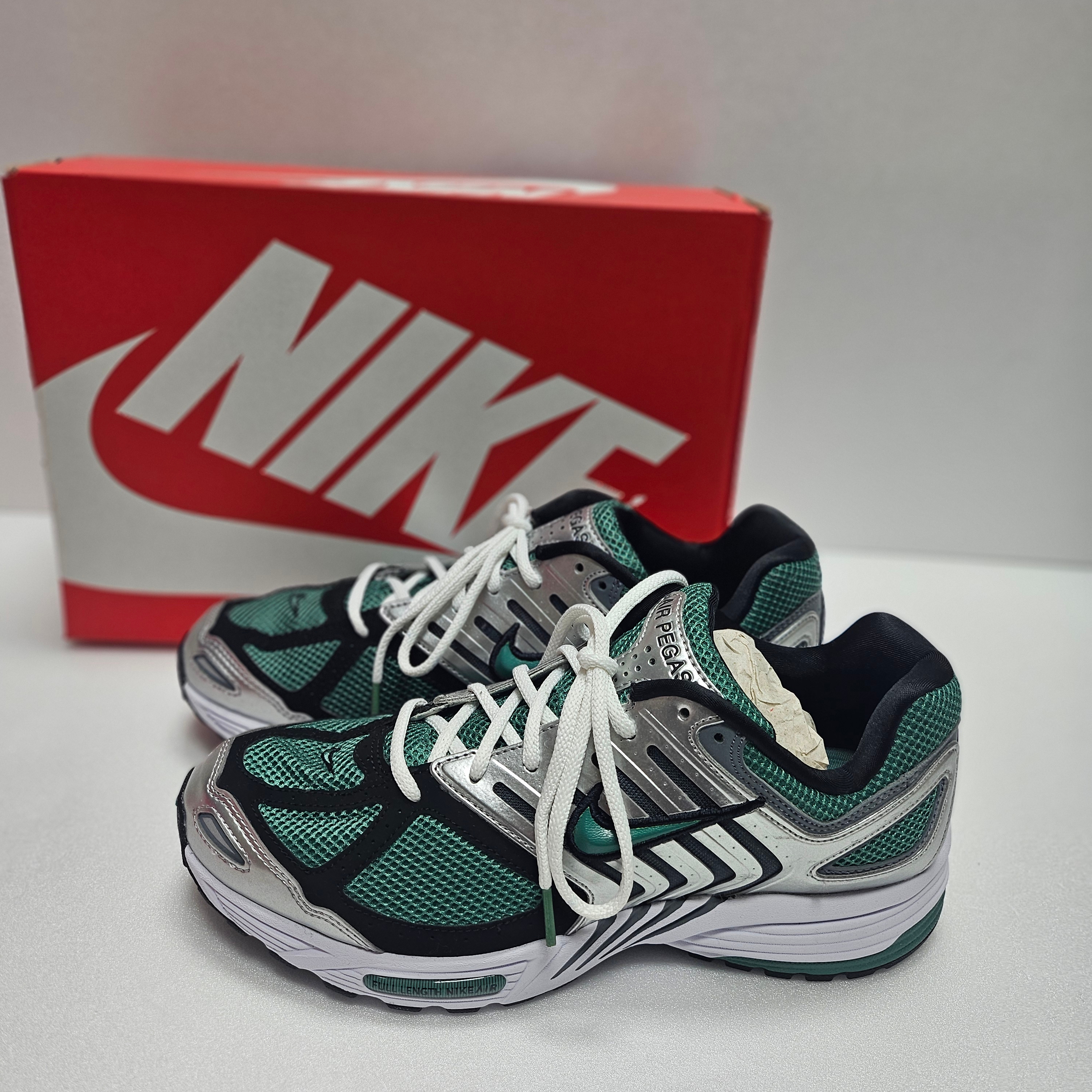 Nike Air Pegasus 2005 Metallic Silver Black 착용 스타일 - 3