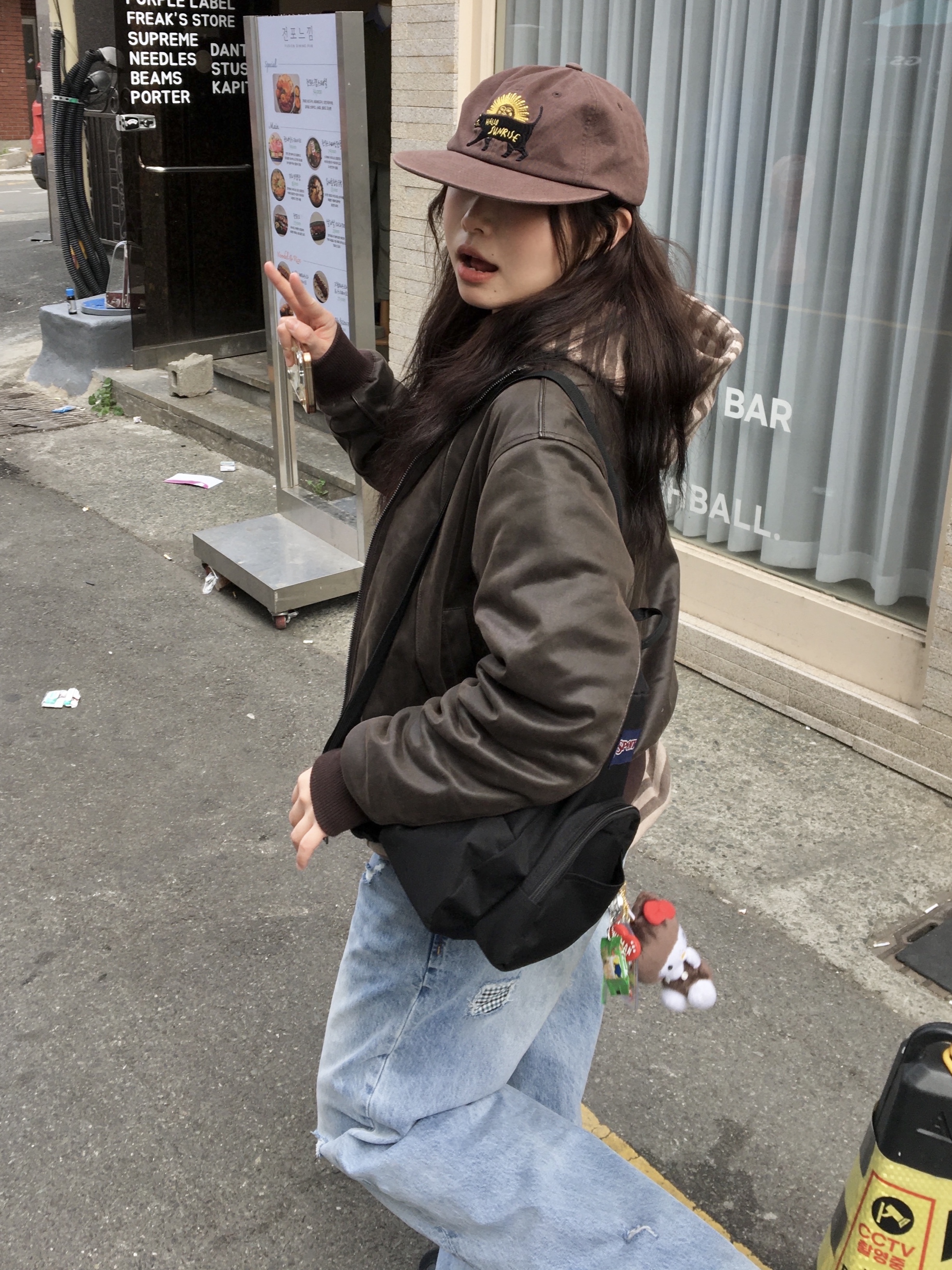 Hello Sunrise Washed VTG Cat Logo 6panel Cap Brown, Jansport Half Pint Mini Backpack Black 착용 스타일 - 2