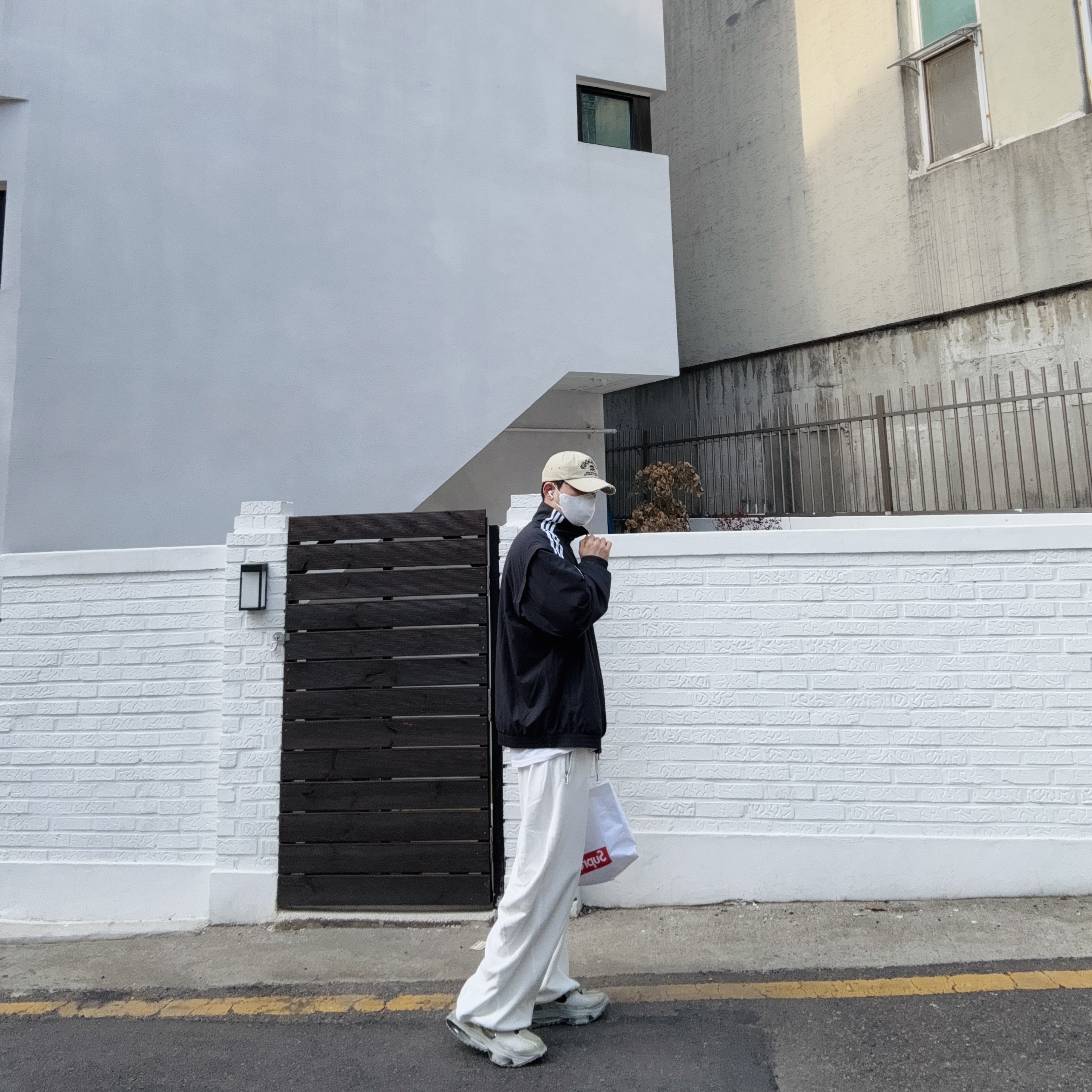 나이키 x 매튜 M 윌리엄스 줌 004 스톤, (W) 아디다스 아딜레늄 시즌 2 오버사이즈 집 트랙 탑 젠더 뉴트럴 블랙 - KR 사이즈 착용 스타일 - 2