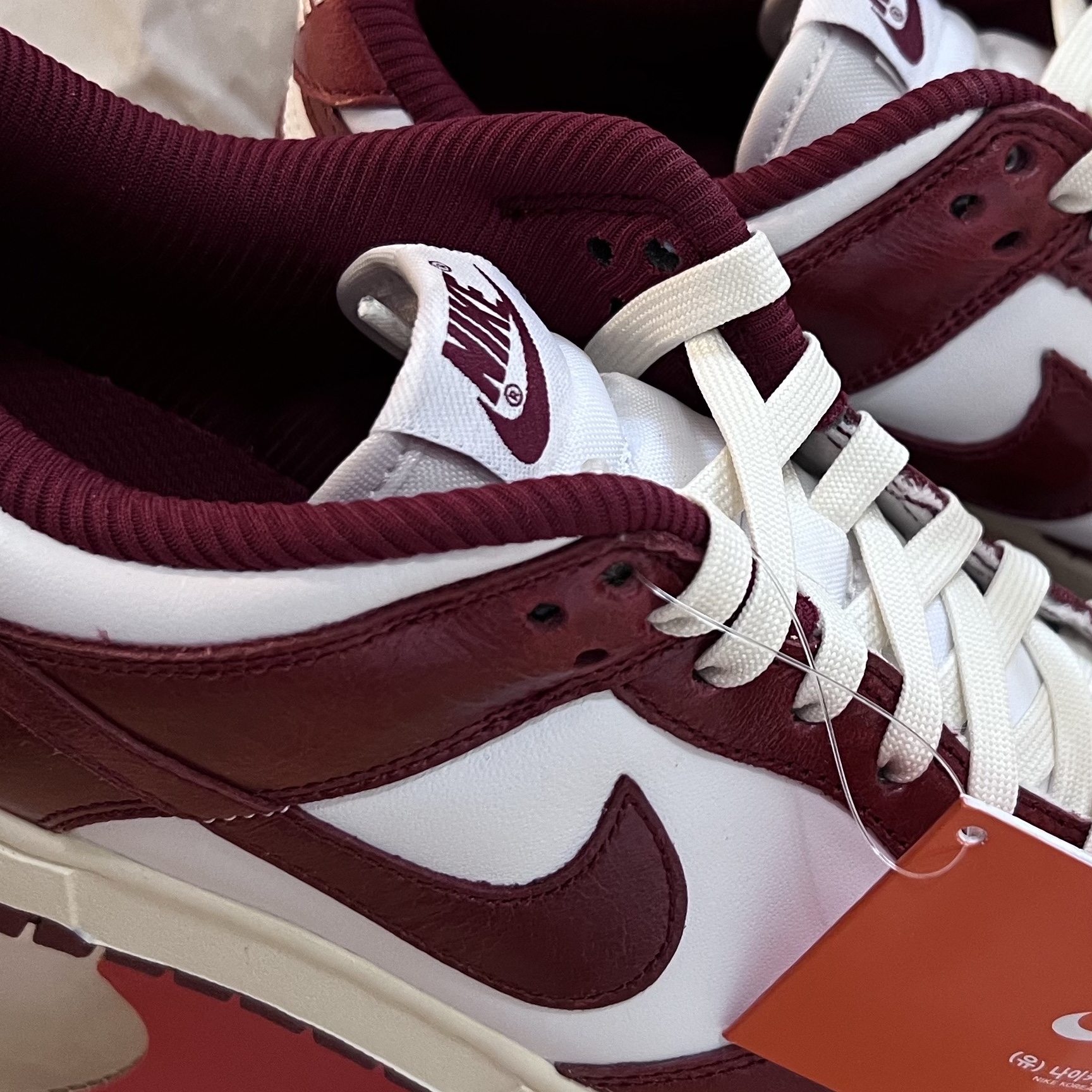 (W) Nike Dunk Low Retro PRM Team Red and White 착용 스타일