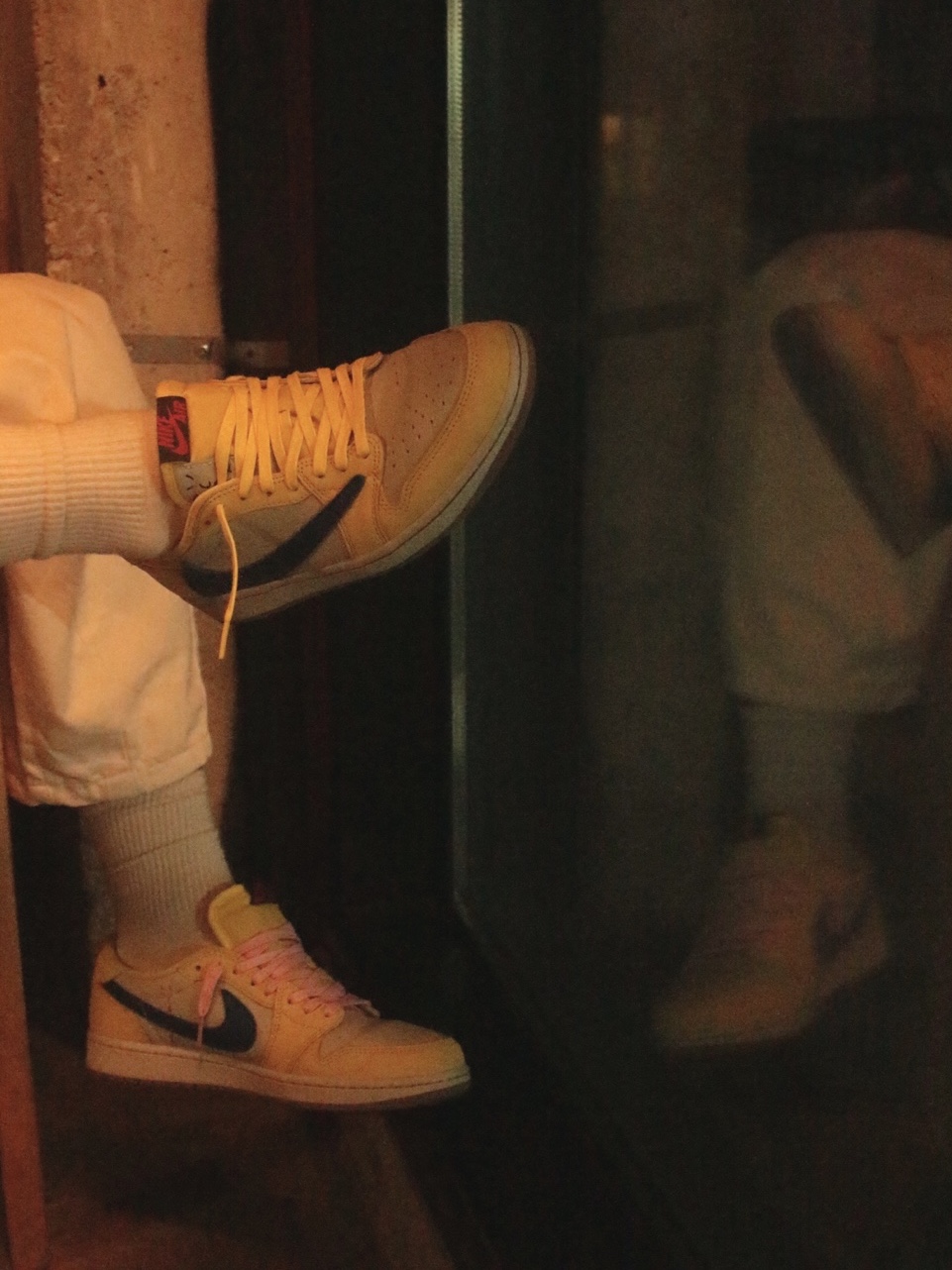 (W) Jordan 1 x Travis Scott Retro Low OG SP Canary 착용 스타일