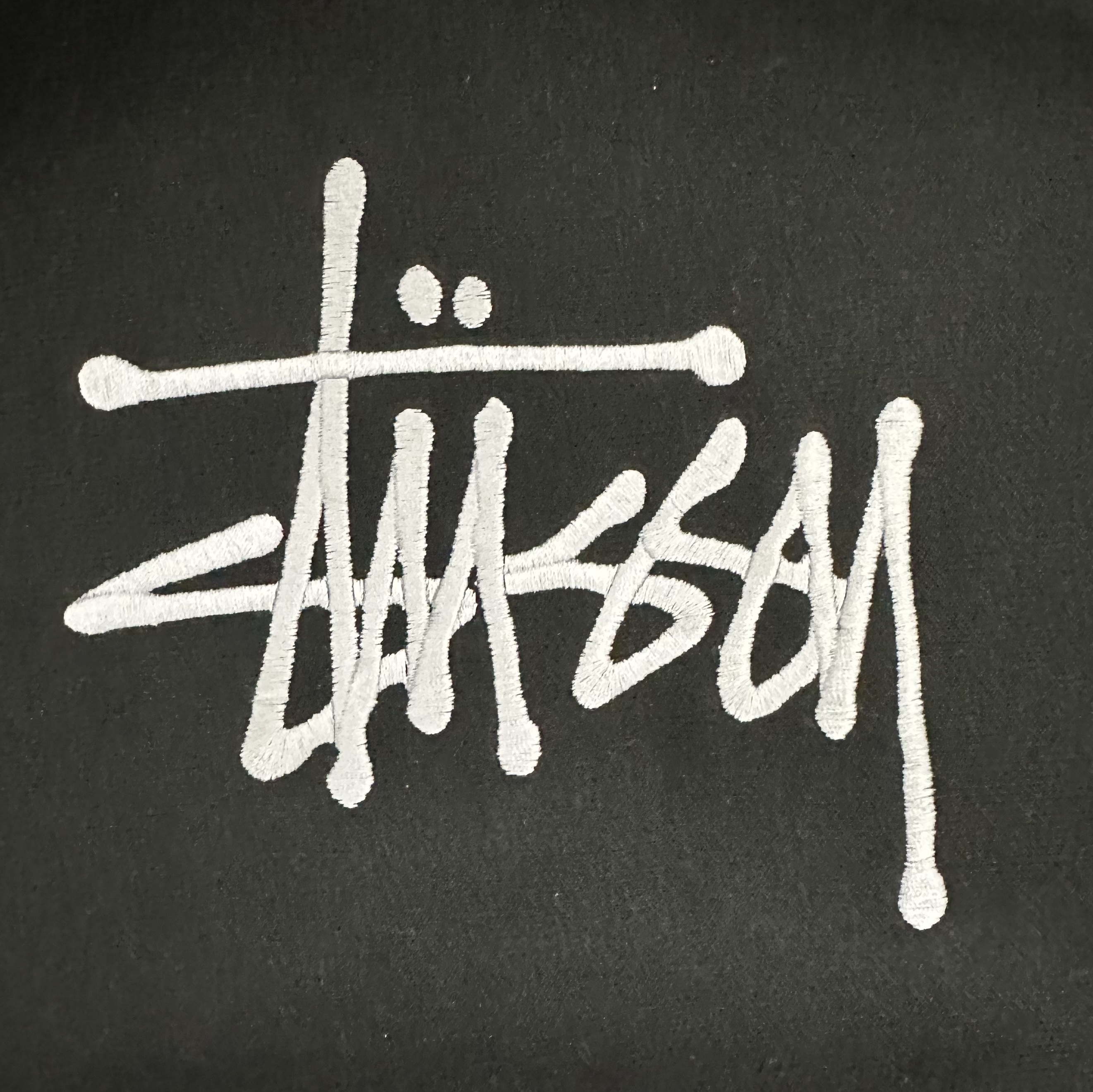 Stussy Basic Applique Hoodie Black 착용 스타일