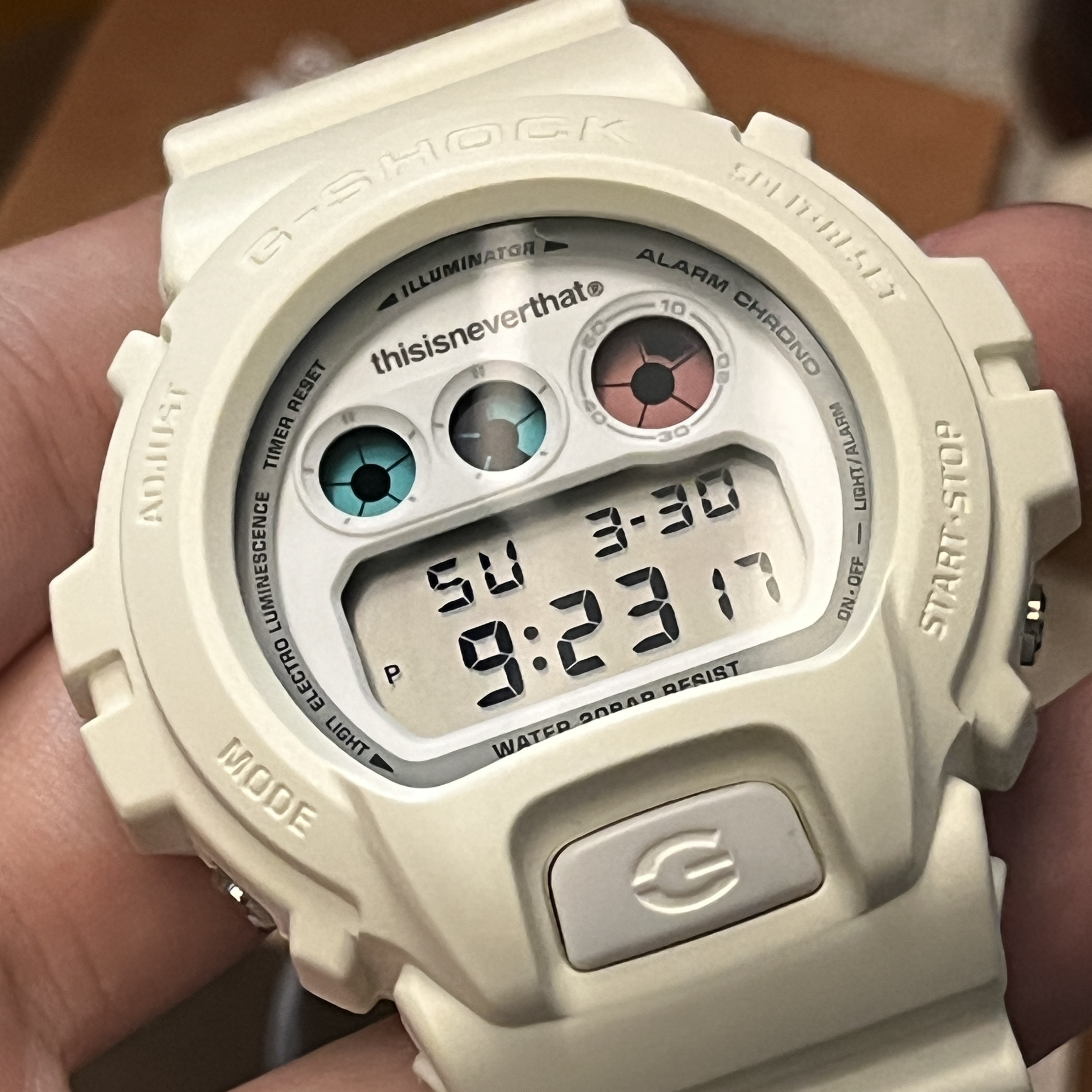 Casio G-Shock x Thisisneverthat DW-6900TNT24-7DF Ivory 착용 스타일