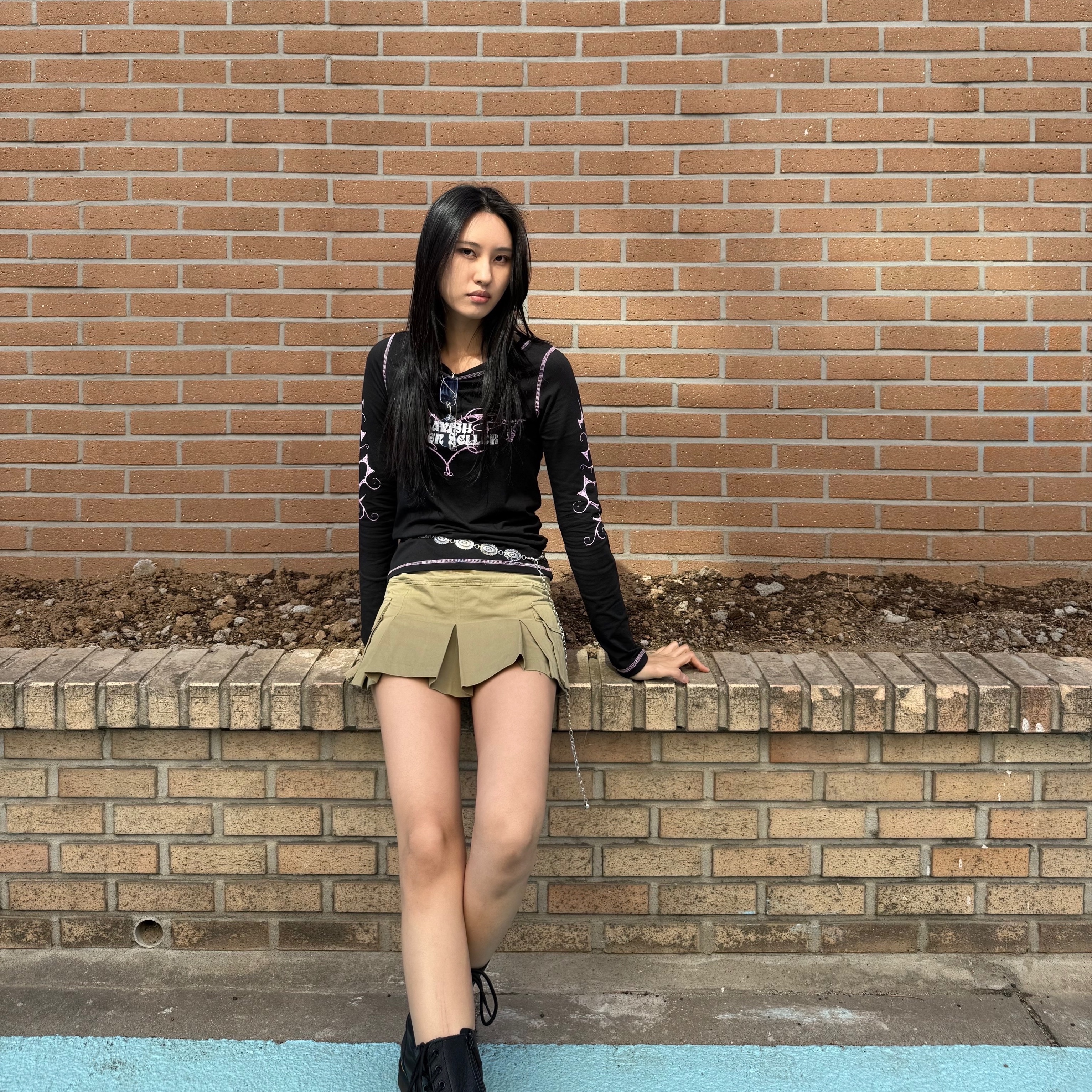 (W) Dr. Martens 1B99 Boots Black, General Idea Unisex Logo Point Socks White 착용 스타일 - 5