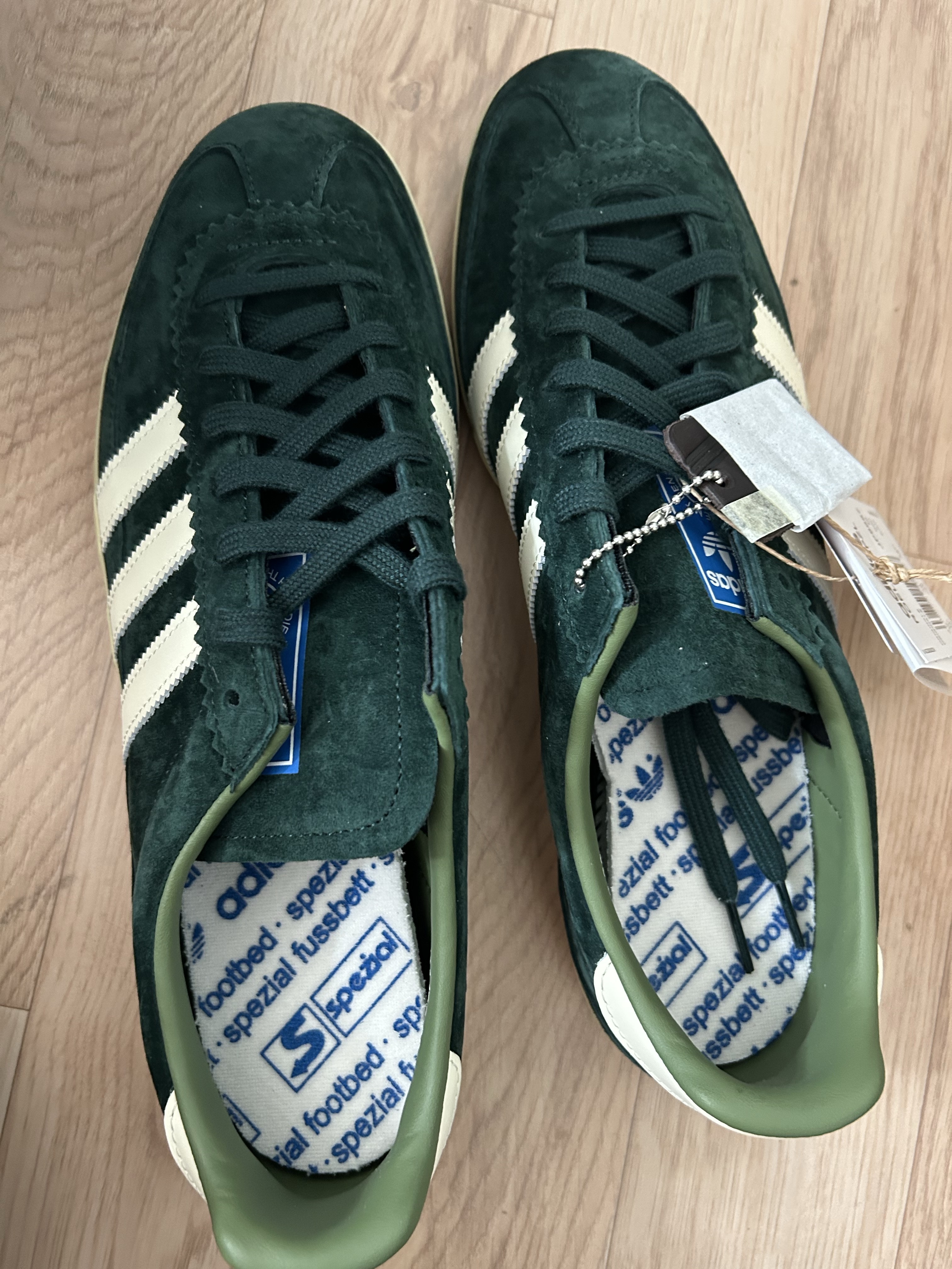 Adidas Roelee Spezial Wild Pine Halo Gold 착용 스타일