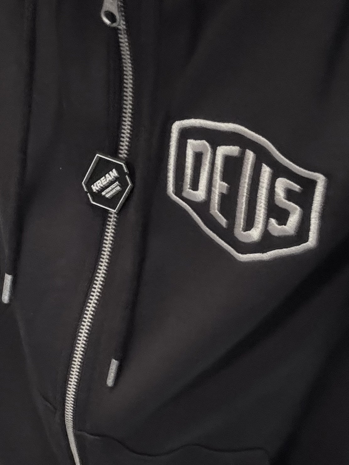 Deus Ex Machina College Address Zip-Up Hoodie Black 착용 스타일