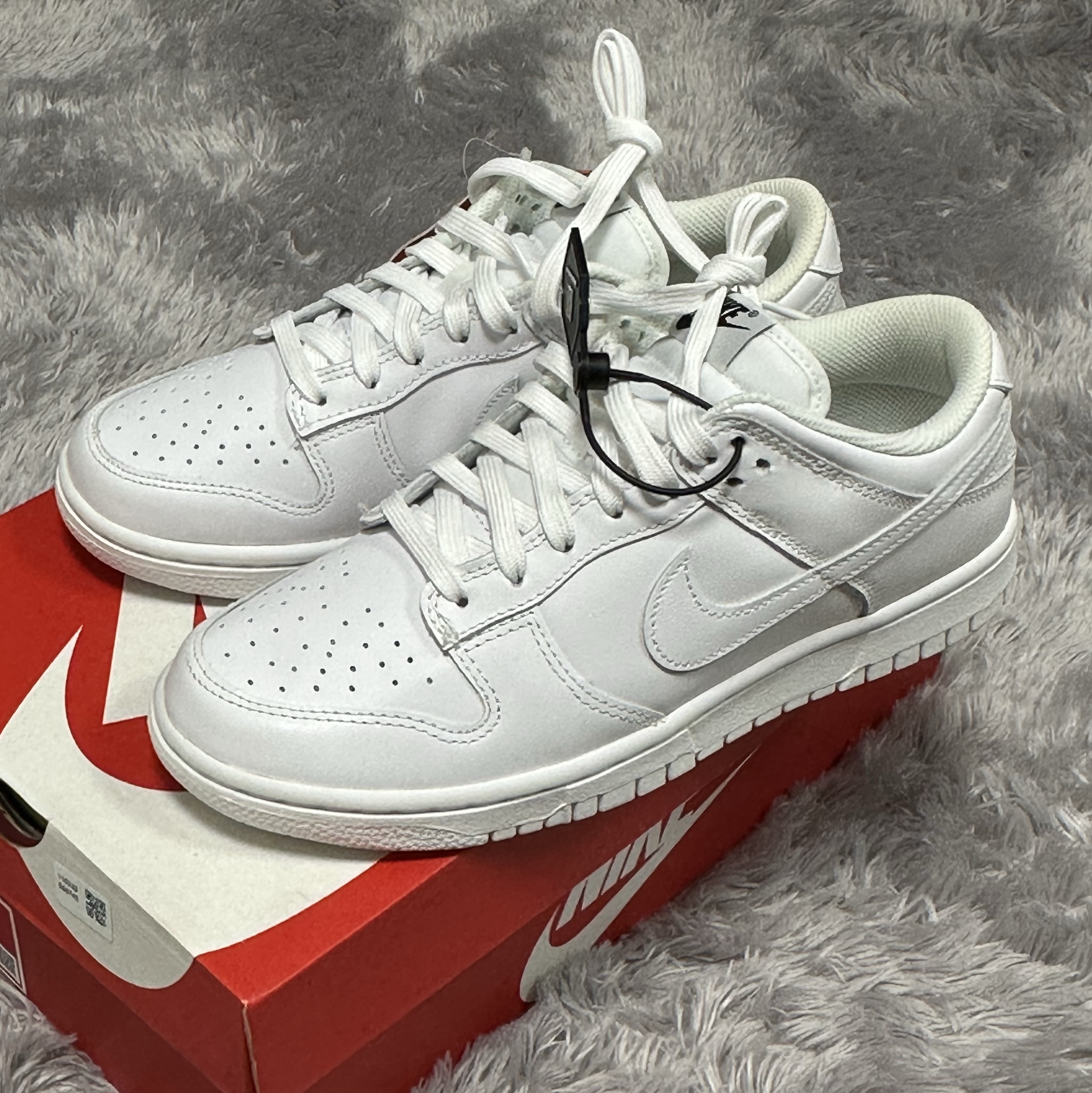 (W) Nike Dunk Low Triple White 착용 스타일
