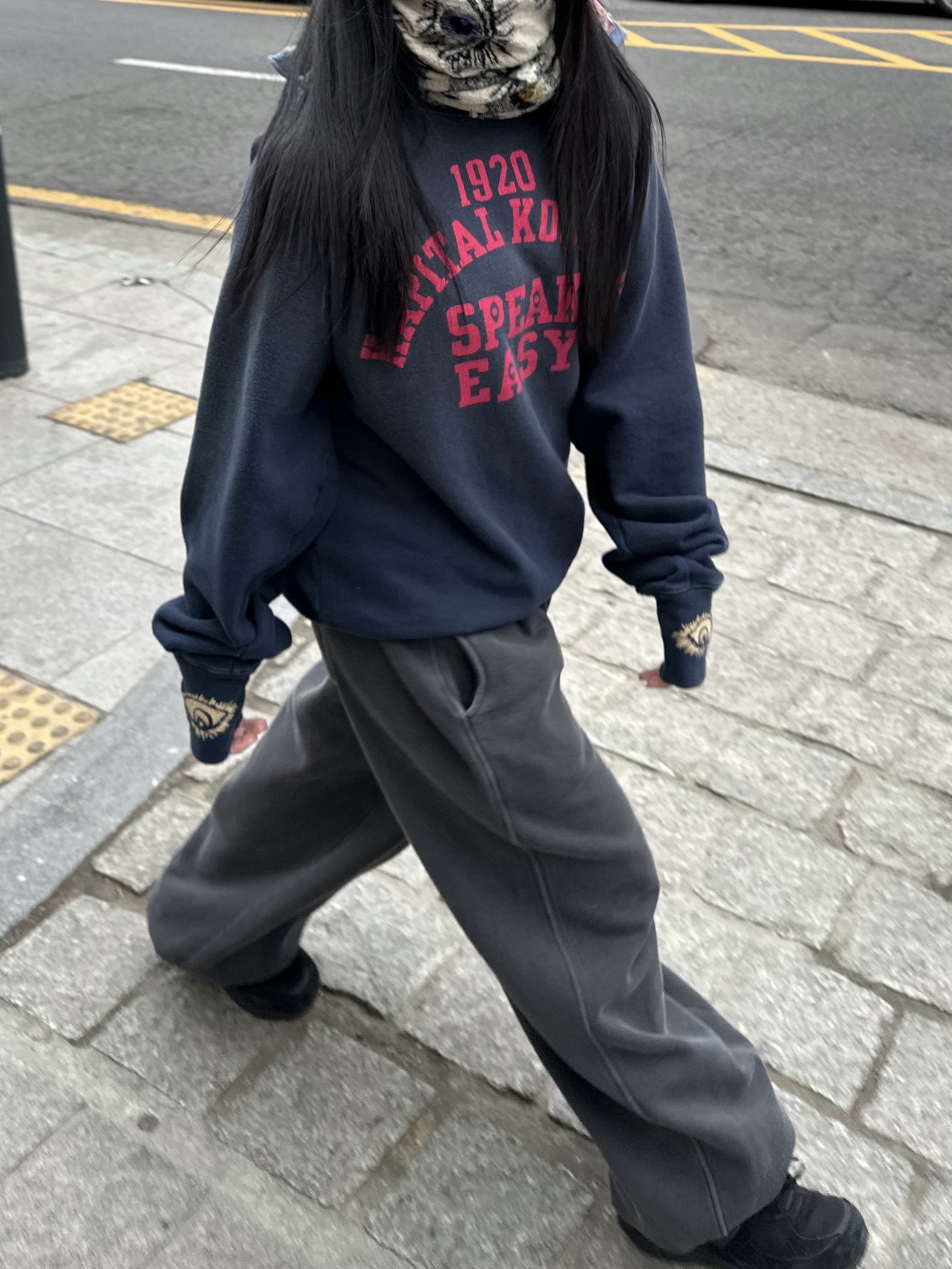 Kapital Raglan Crewneck Fleece Sweatshirt Speakeasy College Pt Black, Kapital Raglan Crewneck Fleece Sweatshirt Speakeasy College Pt Navy 착용 스타일 - 2
