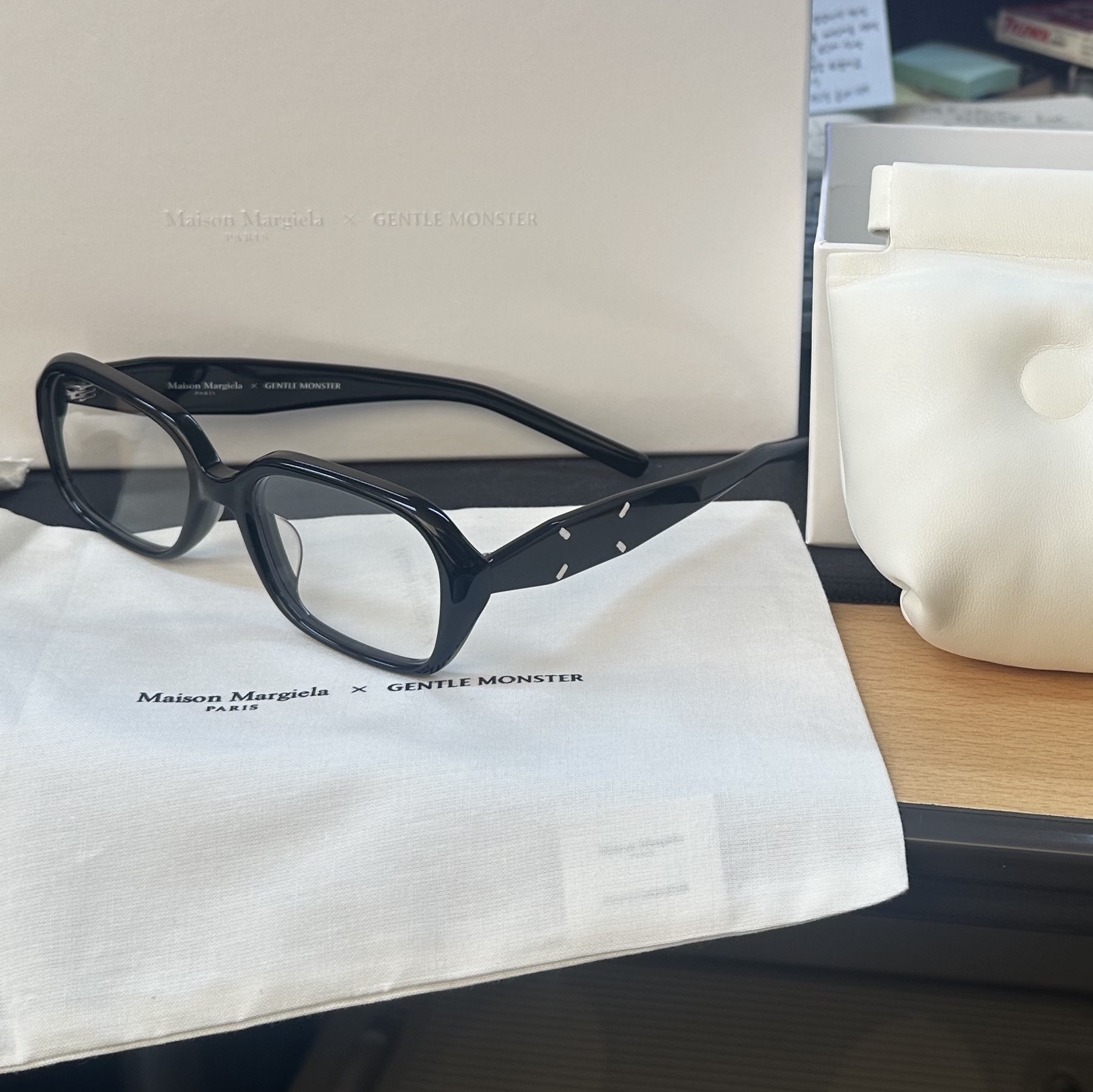 Gentle Monster x Maison Margiela MM212 Black Clear 착용 스타일
