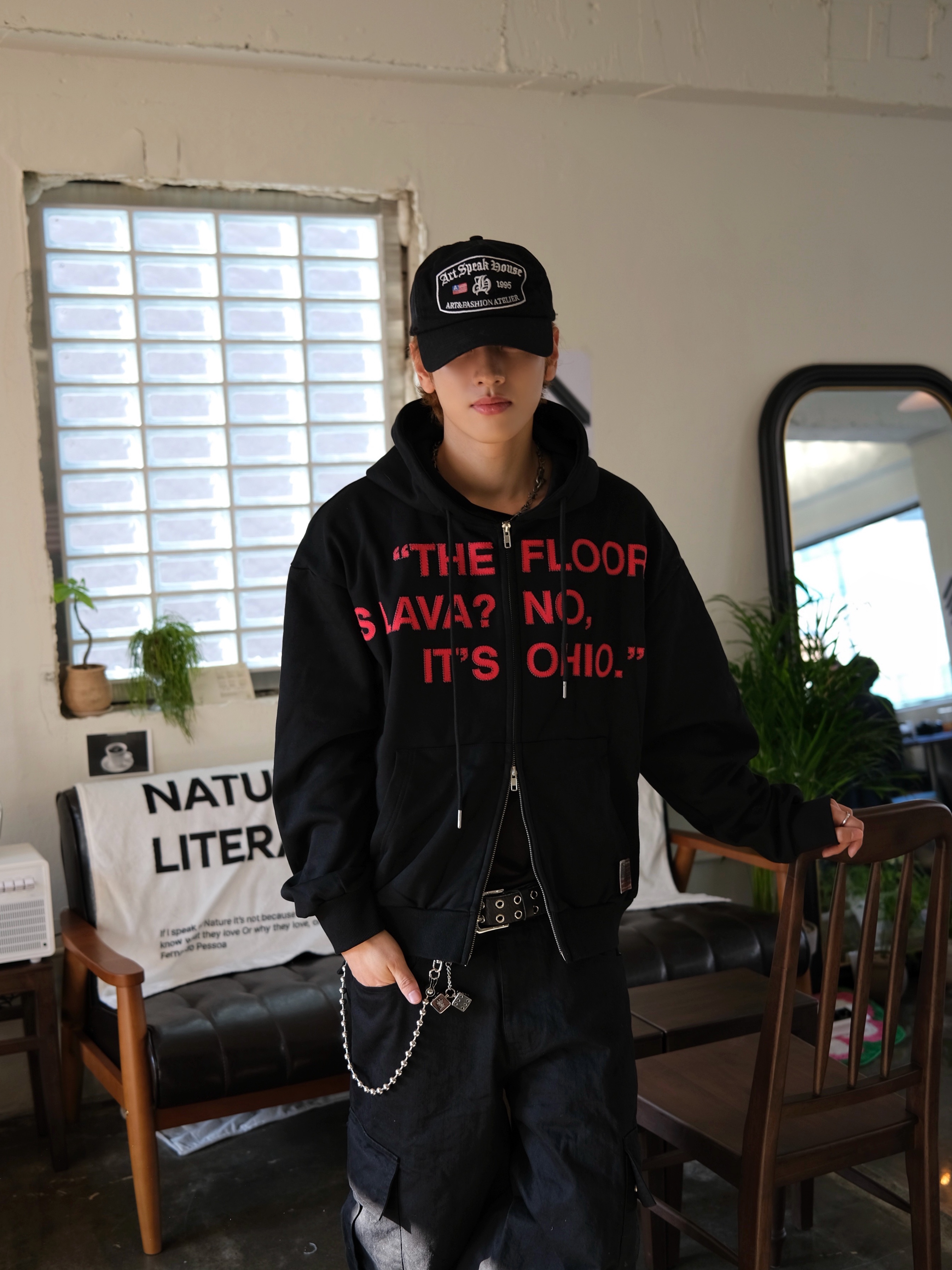 Stussy Metal Dice Keychain Silver 착용 스타일 - 2