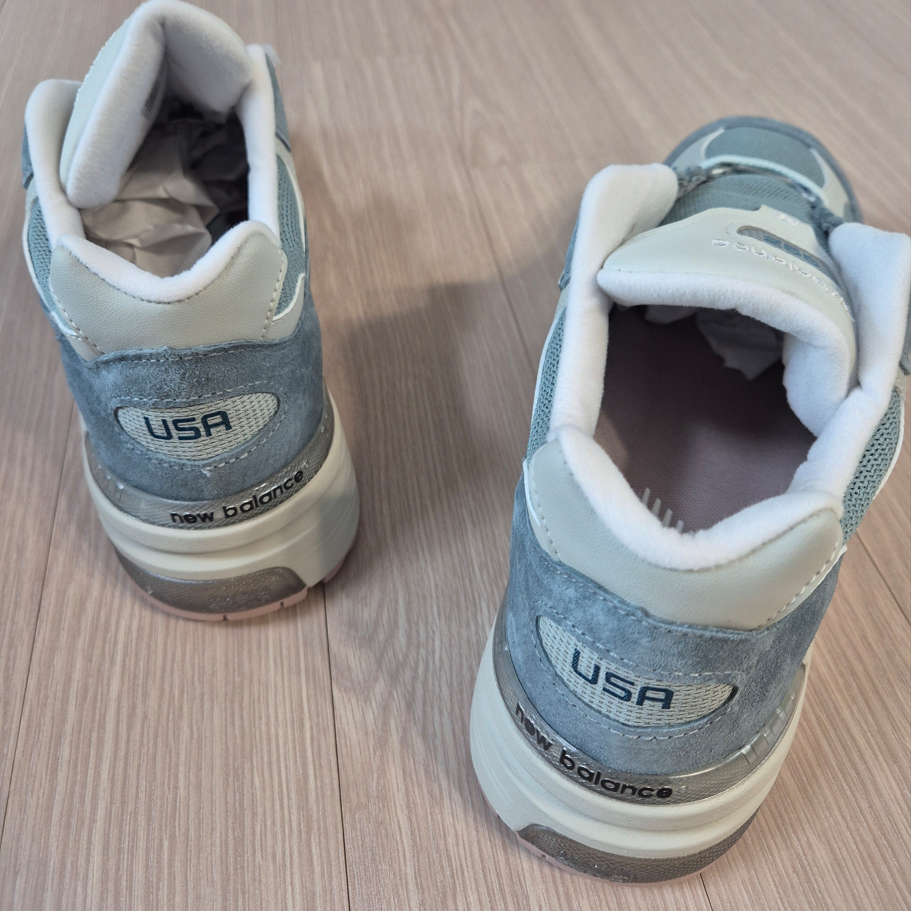 뉴발란스 x 키스 992 메이드 인 USA 에게안 블루 오이스터 착용 스타일 - 3