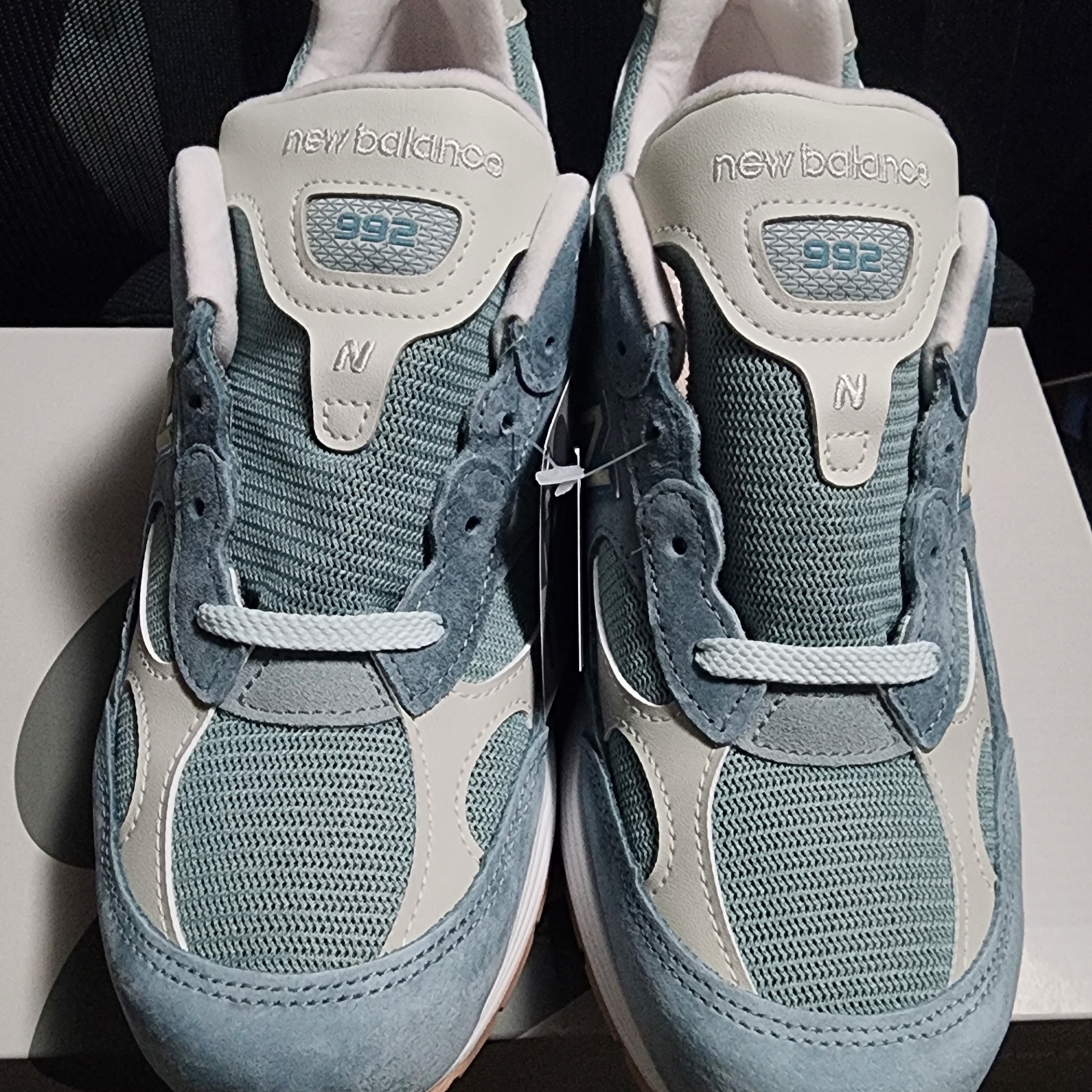 New Balance x Kith 992 Made in USA Aegean Blue Oyster 착용 스타일 - 1