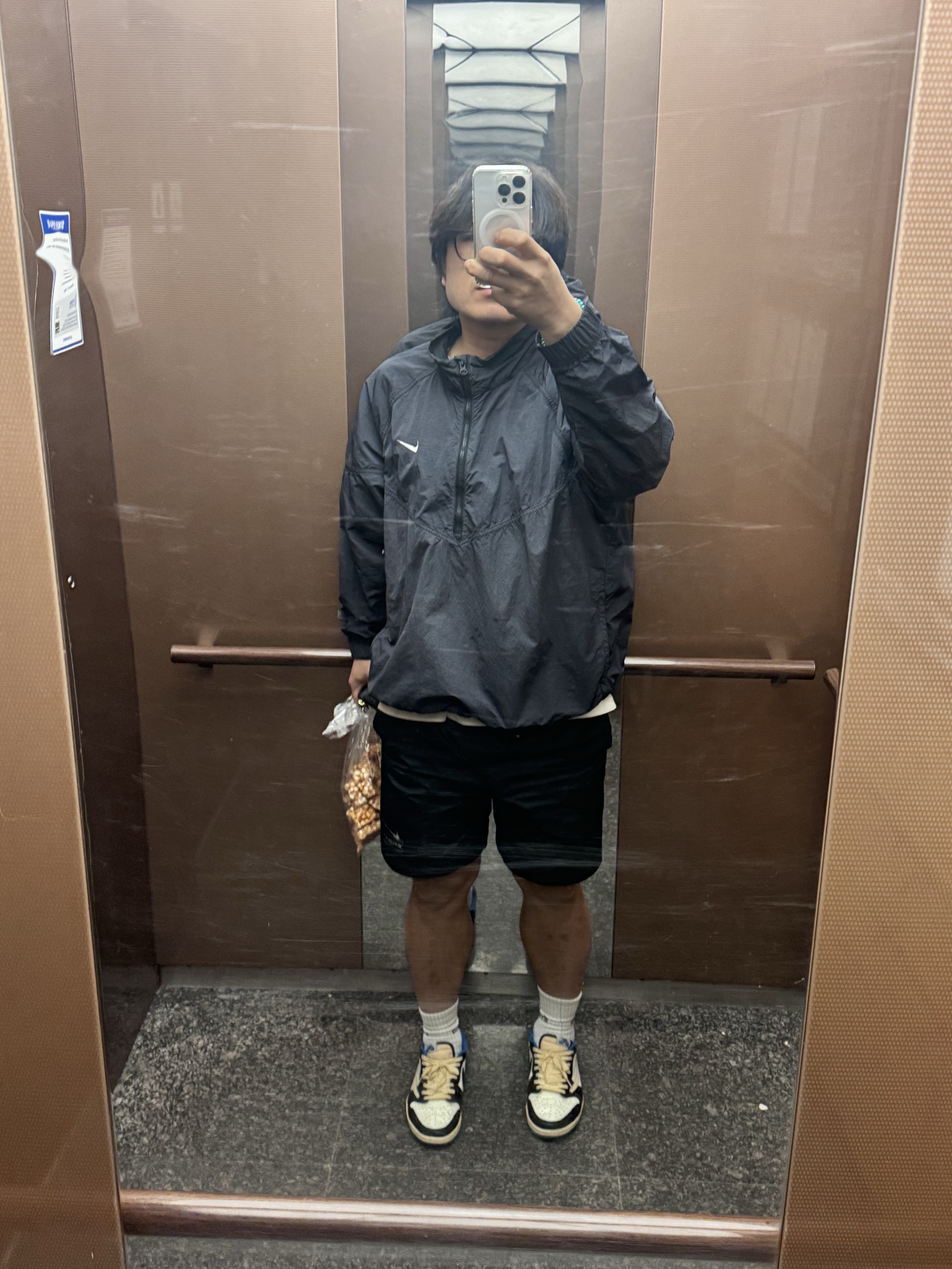 Nike x Stussy Windrunner Jacket Off Noir, Nike x Stussy NRG FL Storm-Fit Pants Black (DO7170-010) 착용 스타일