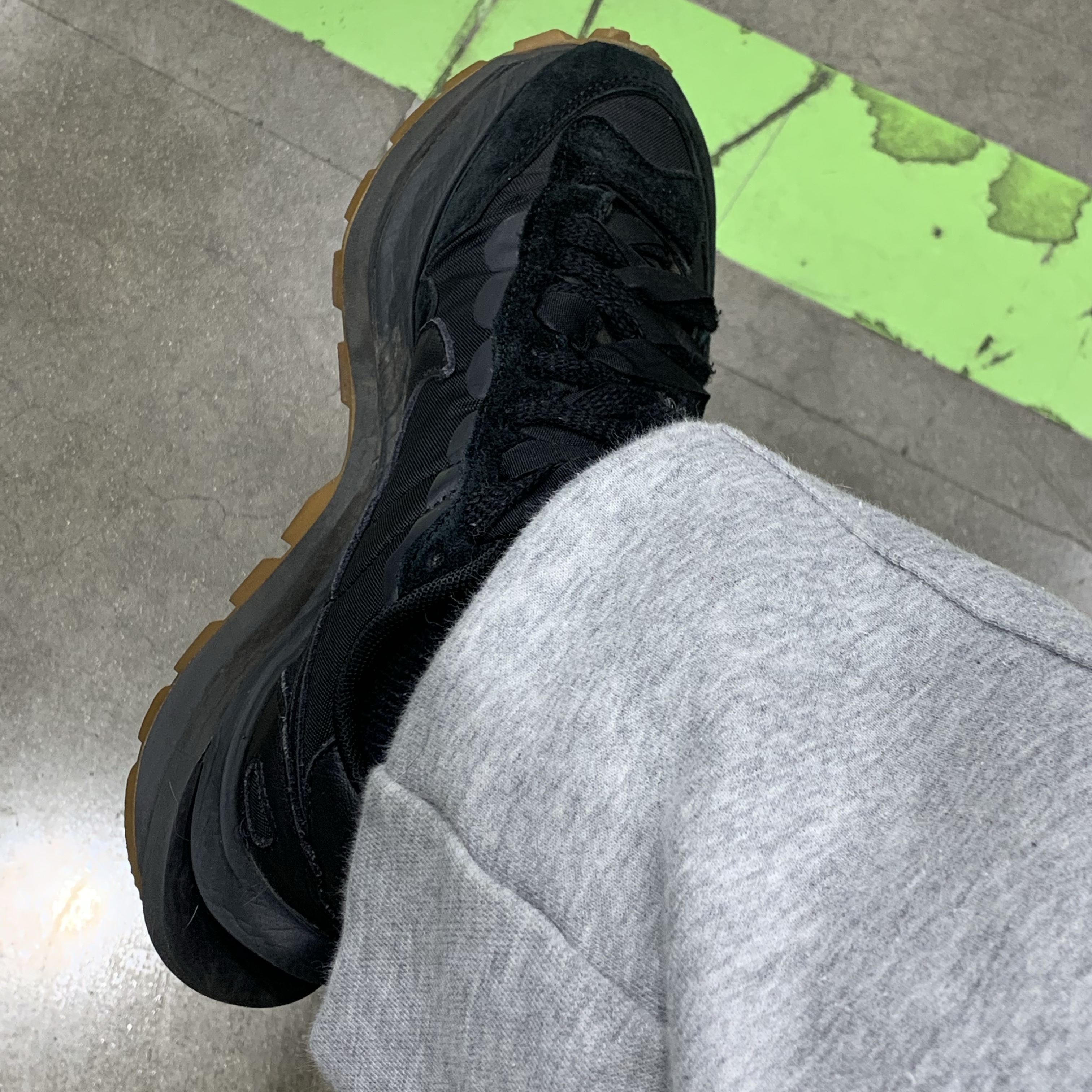Nike x Sacai VaporWaffle Black and Gum 착용 스타일