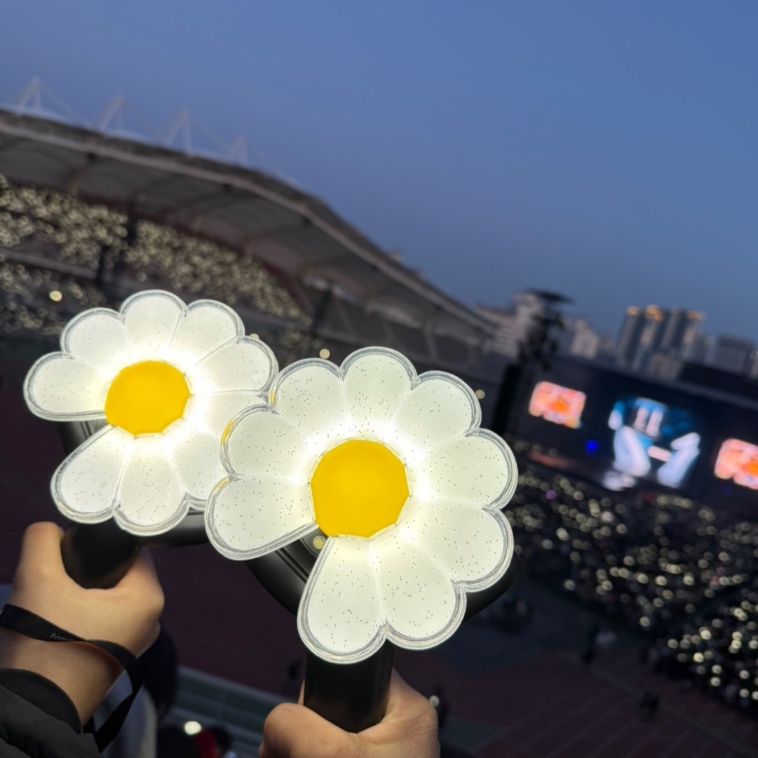 G-DRAGON Ubermensch Official Light Stick 착용 스타일