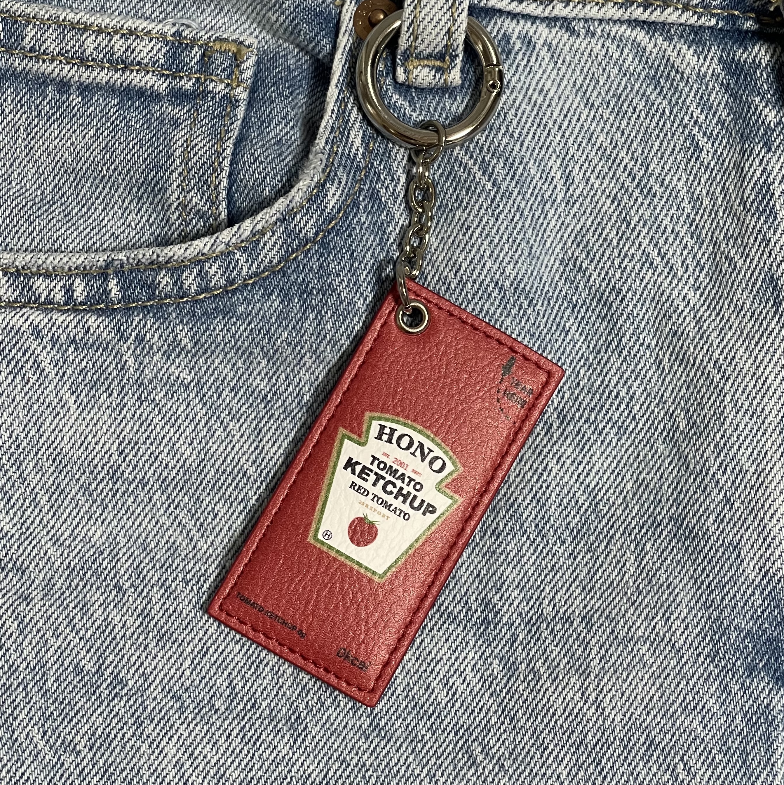 Hono Report Object Keyring Tomato Ketchup 착용 스타일