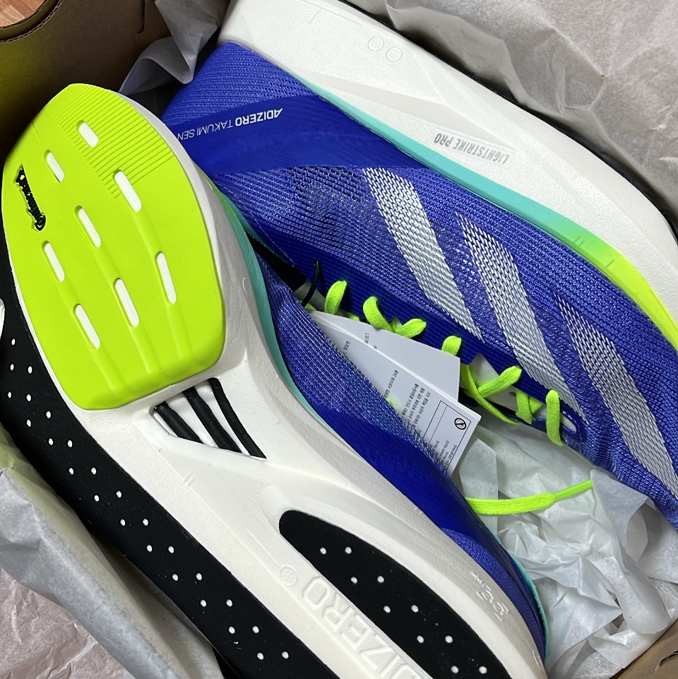Adidas Adizero Takumi Sen 10 Cobalt Blue Lucid Lemon 착용 스타일