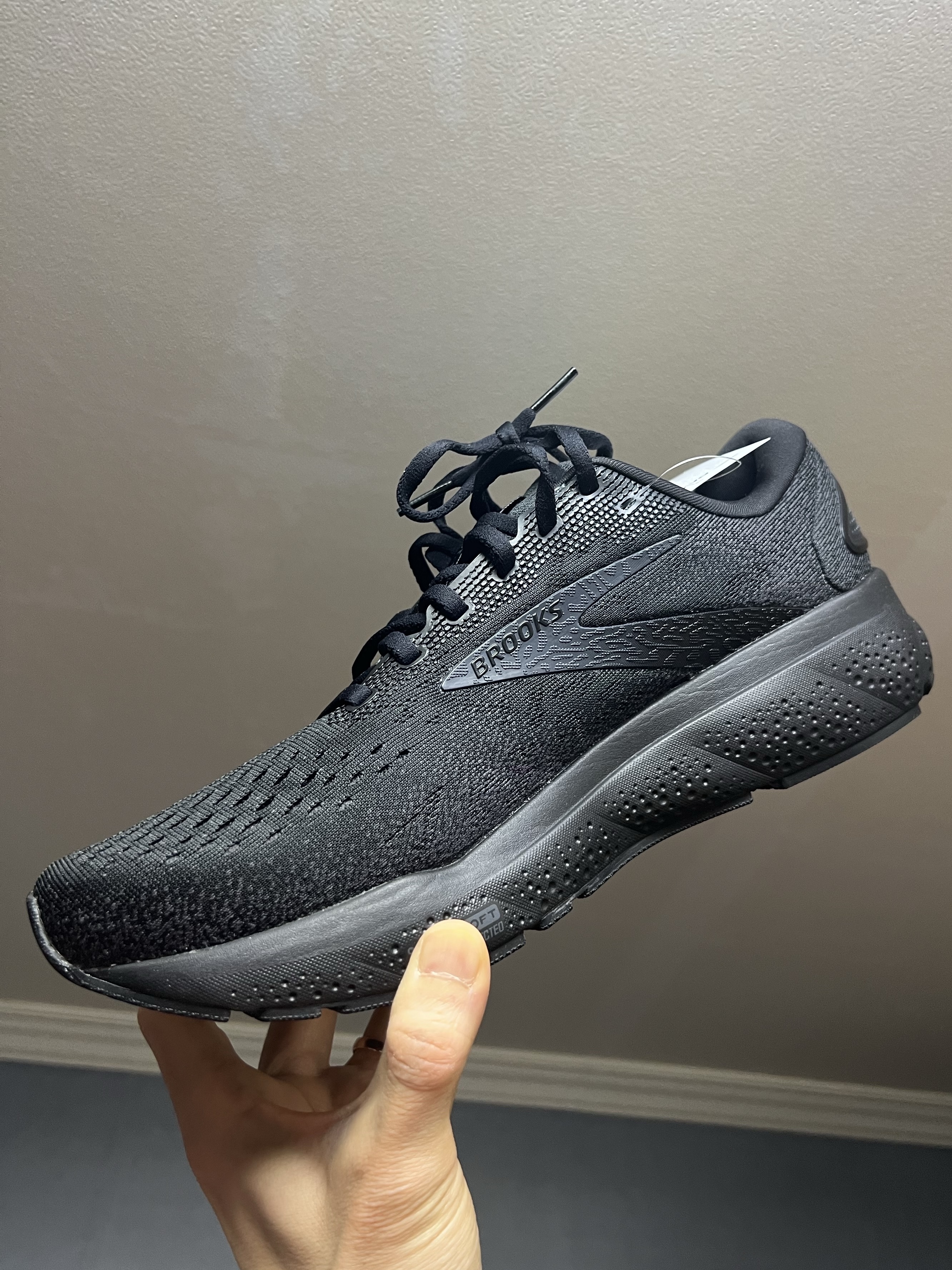 Brooks Running Ghost 16 Black - 2E Wide 착용 스타일