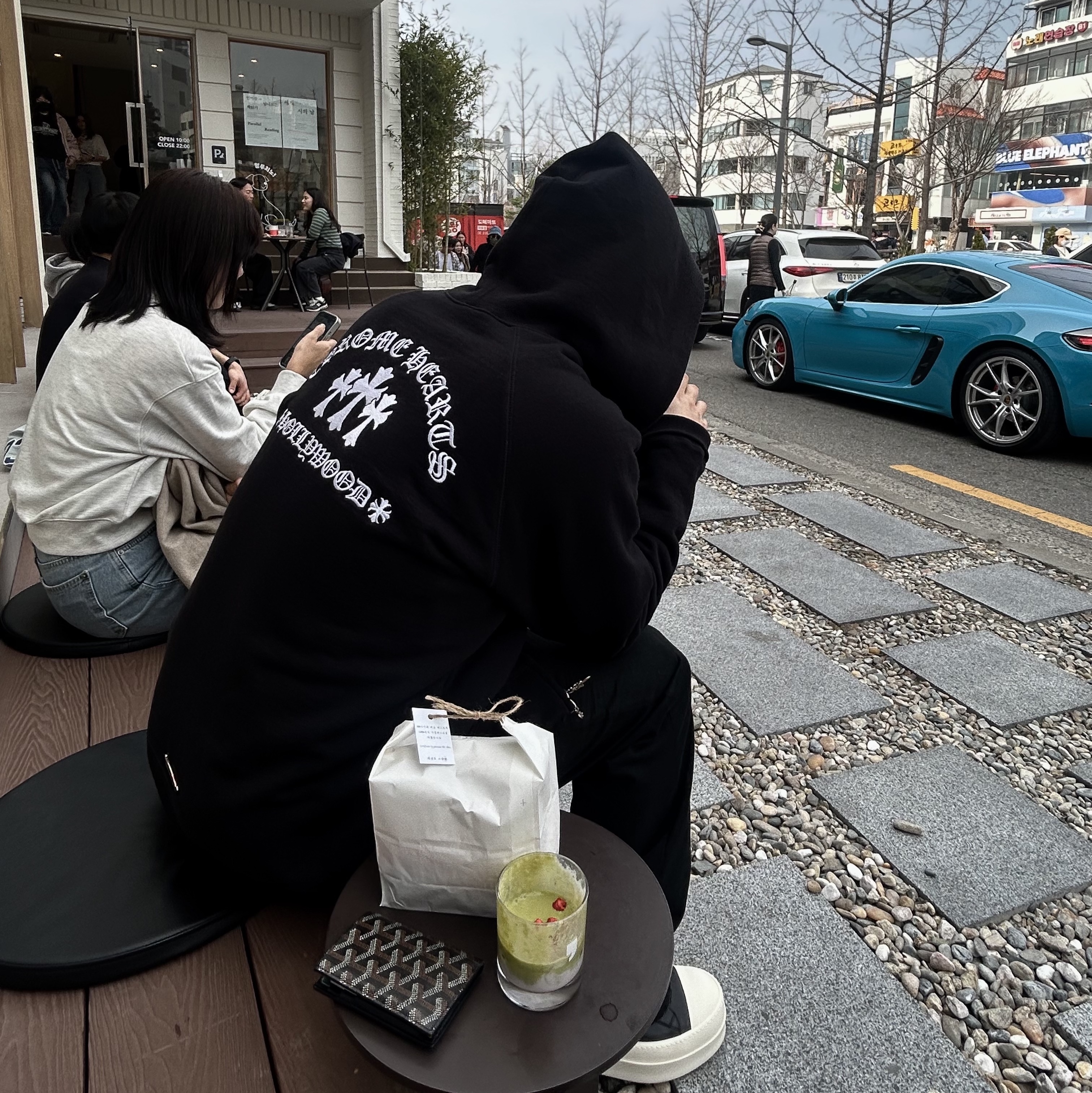 Rick Owens Mega Bumper Sneakers Black Milk, Chrome Hearts Cemetery Hollywood Fleece Zip-Up Hoodie Black 착용 스타일