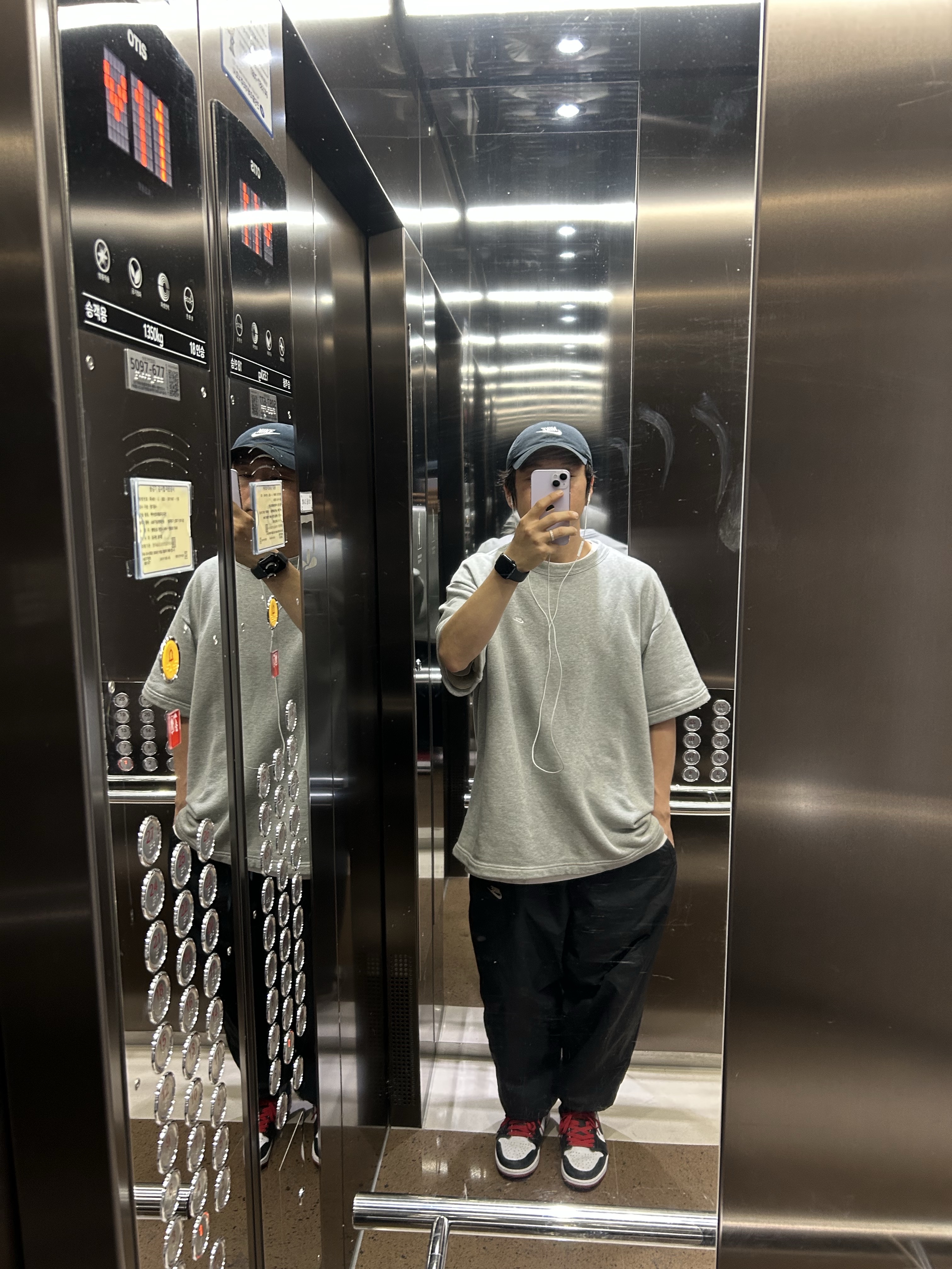 나이키 헤리티지 86 퓨추라 워시드 캡 블랙 화이트, 조던 1 레트로 로우 OG 블랙토 착용 스타일 - 3