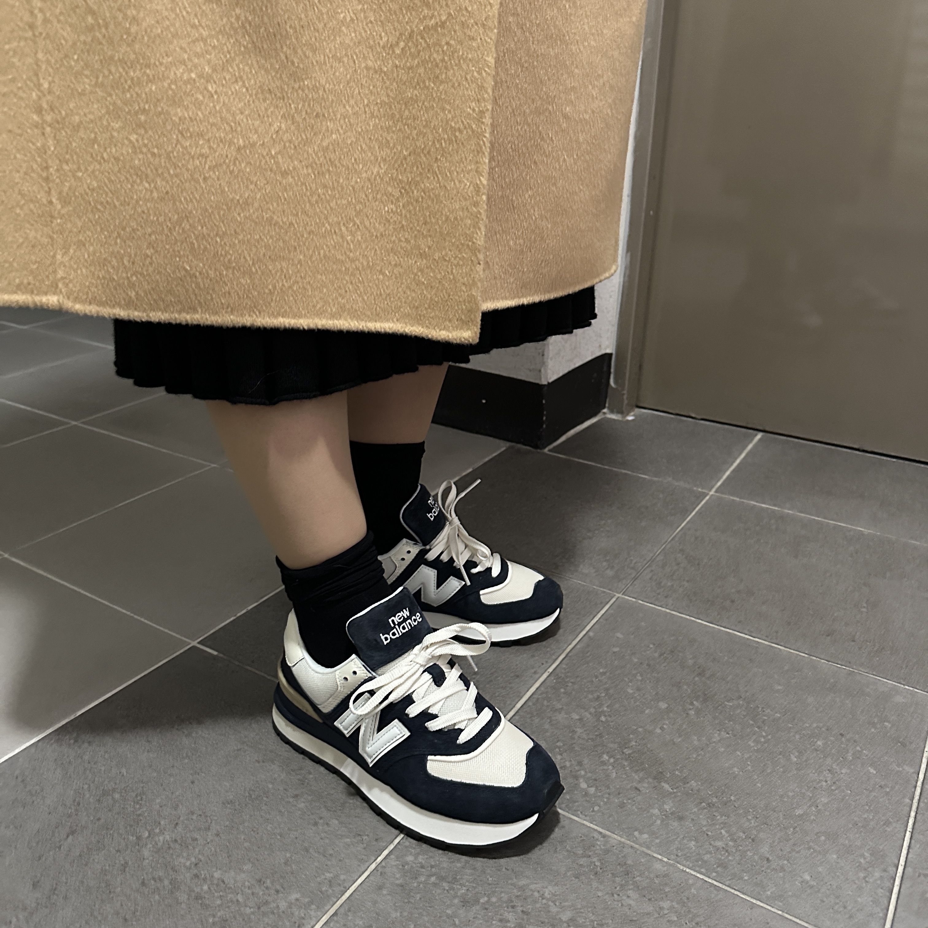 New Balance 574 Legacy Navy Blue 착용 스타일