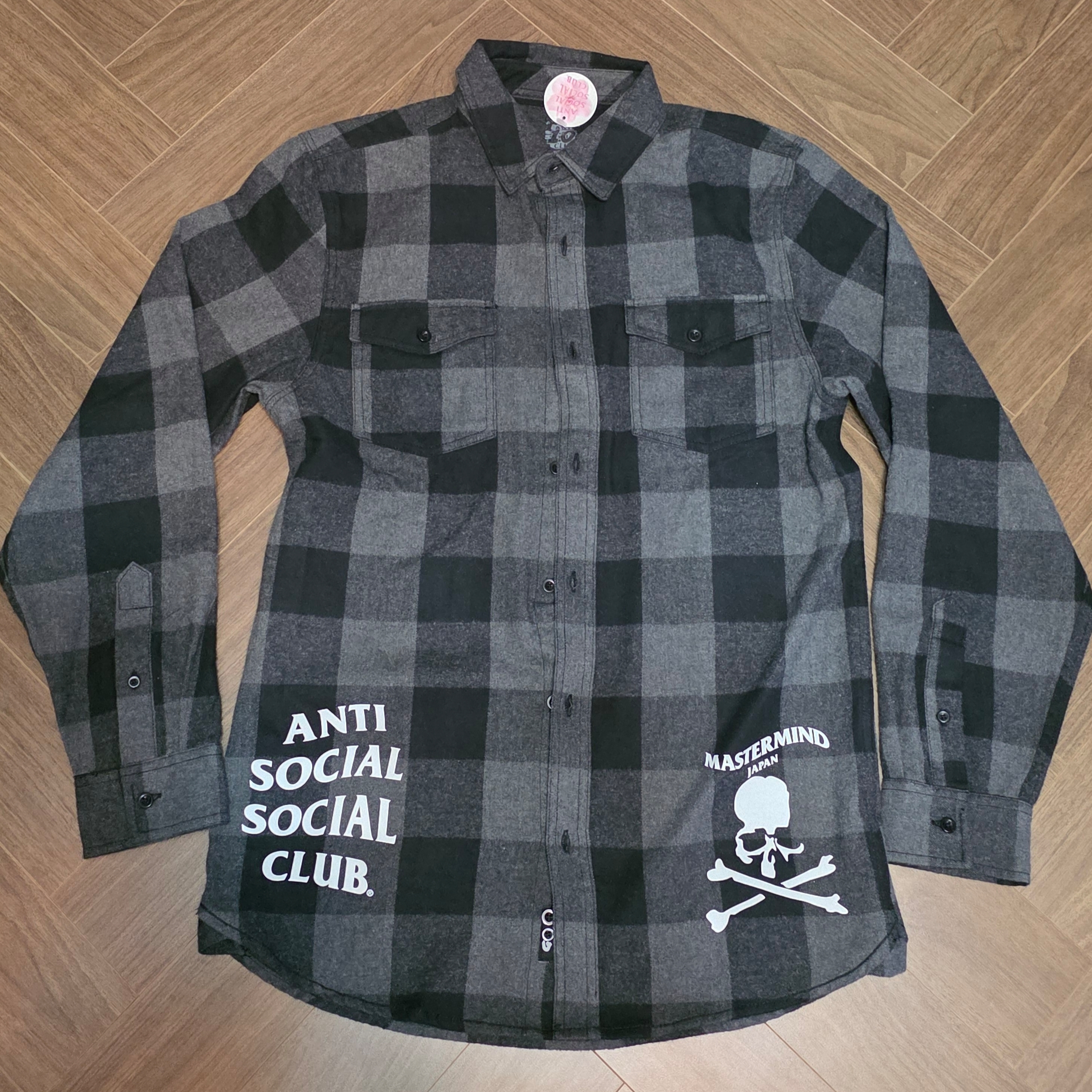 Anti Social Social Club x Mastermind Mmotch Flannel Charcoal Black 착용 스타일 - 2