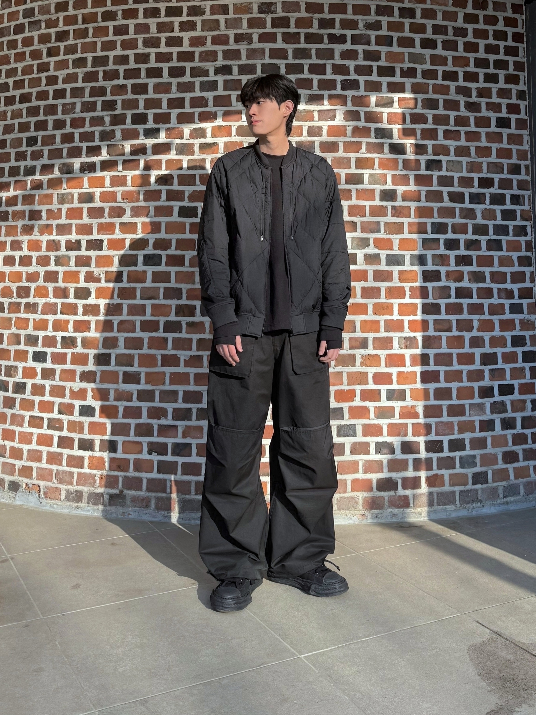 Maison Mihara Yasuhiro Peterson OG Sole Canvas Low Sneakers Black Black, Maison Mihara Yasuhiro Peterson23 OG Sole Canvas Low-top Sneakers Black Black 착용 스타일 - 1