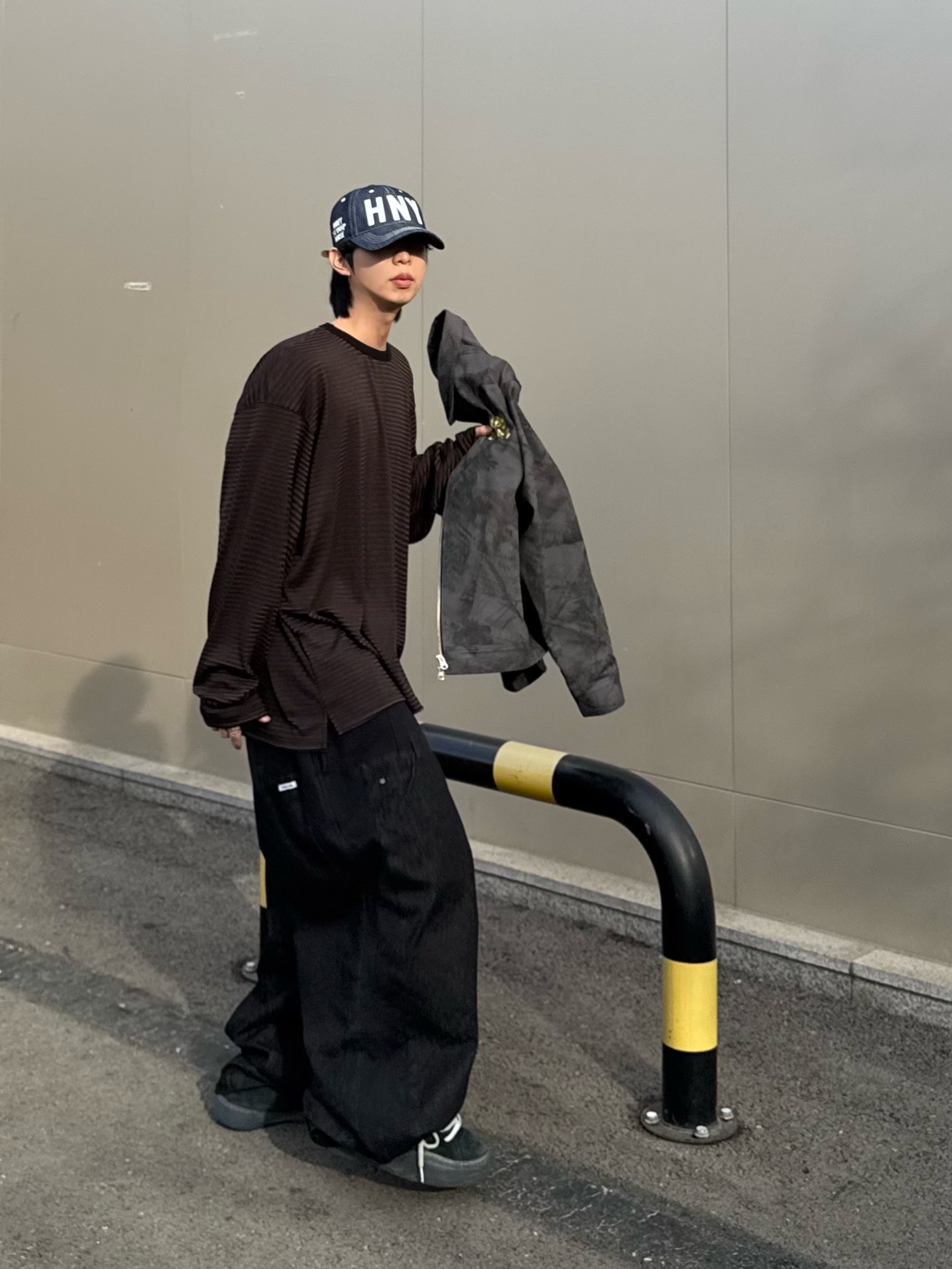 Honey Scoop House HNY Denim Cap Indigo, Honey Scoop House Honey Girl Work Jacket R.T Camo Black 착용 스타일 - 2