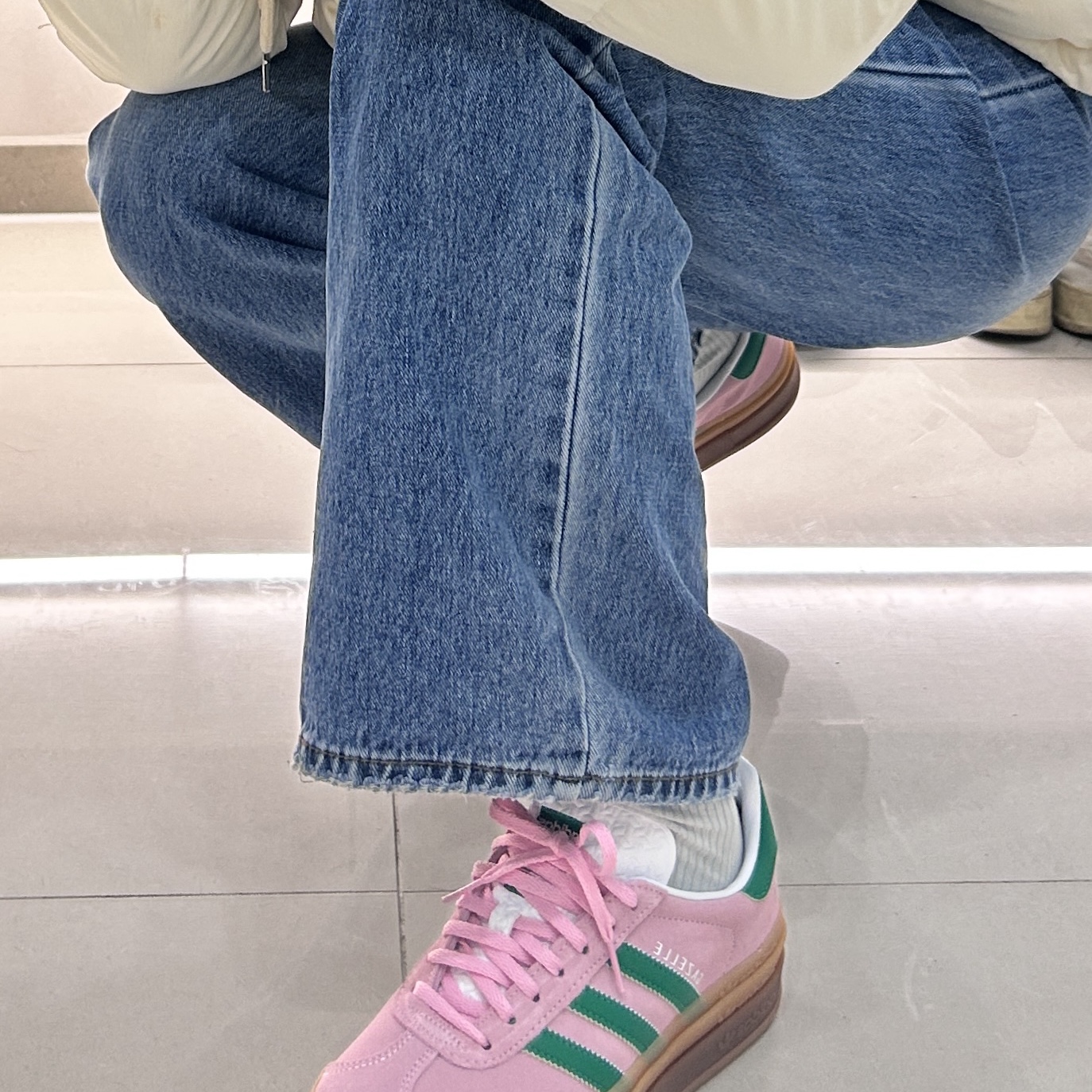 (W) Adidas Gazelle Bold True Pink Green 착용 스타일