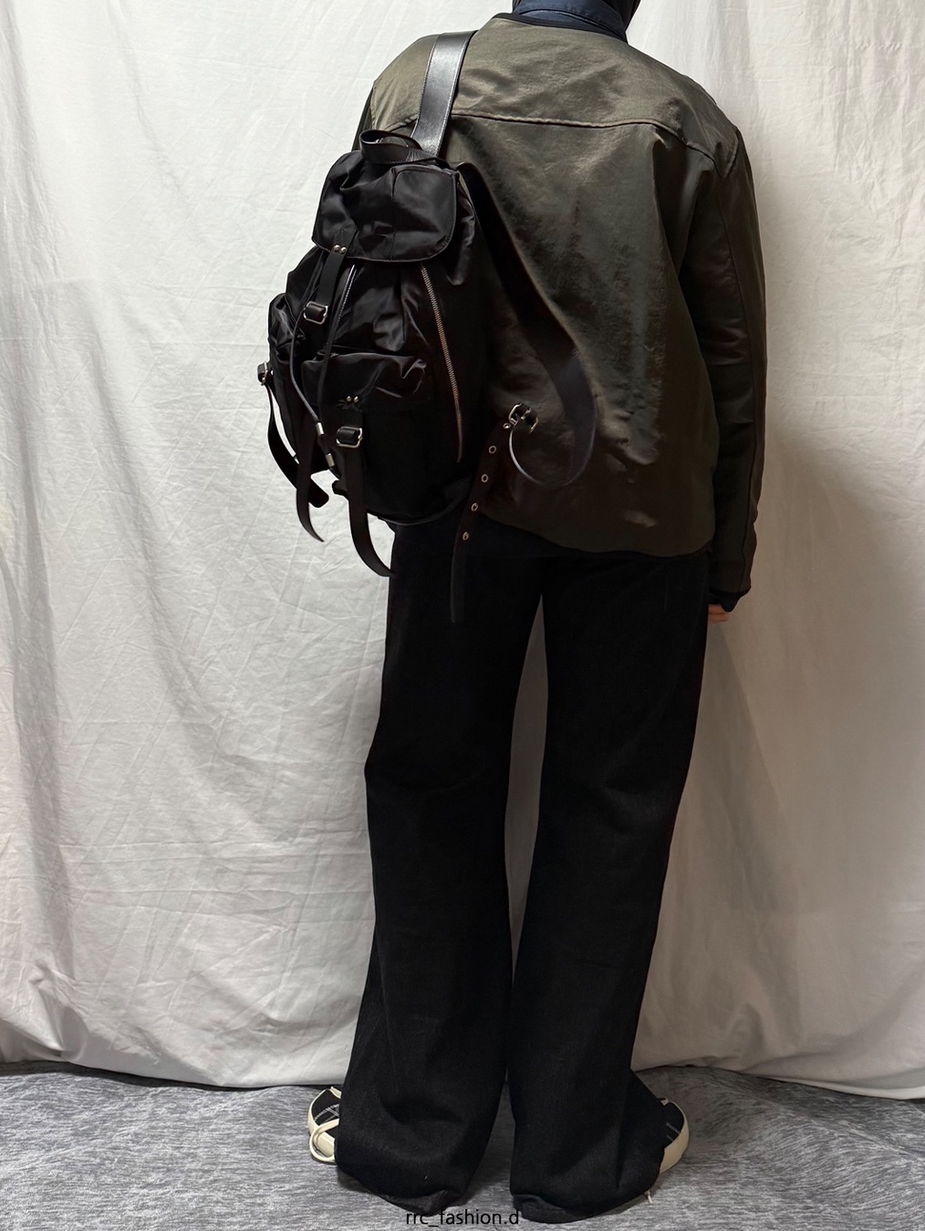 Maison Margiela Tabi Sneakers Black 착용 스타일 - 2