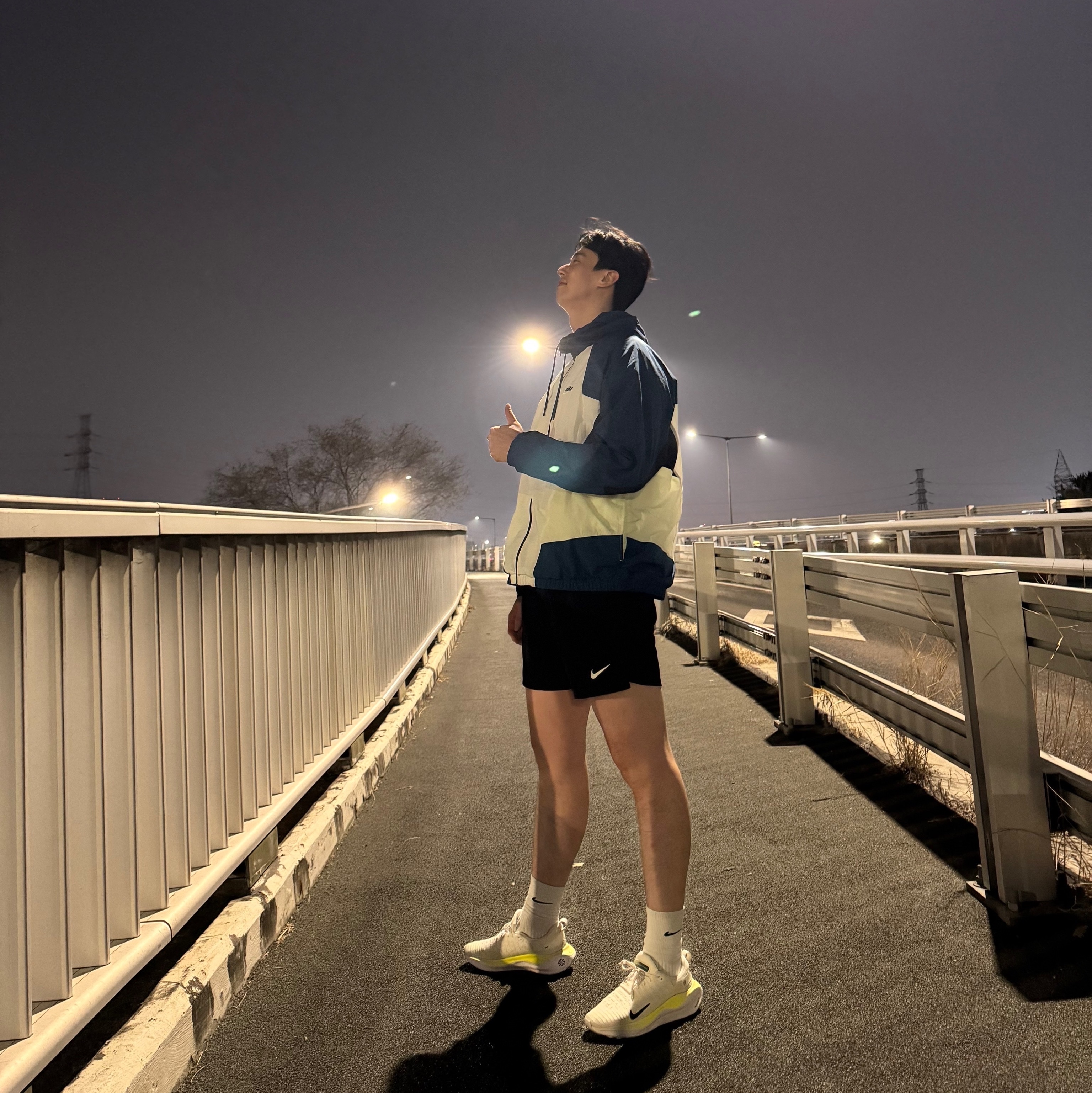 Nike ReactX Infinity Run 4 White Light Lemon Twist 착용 스타일