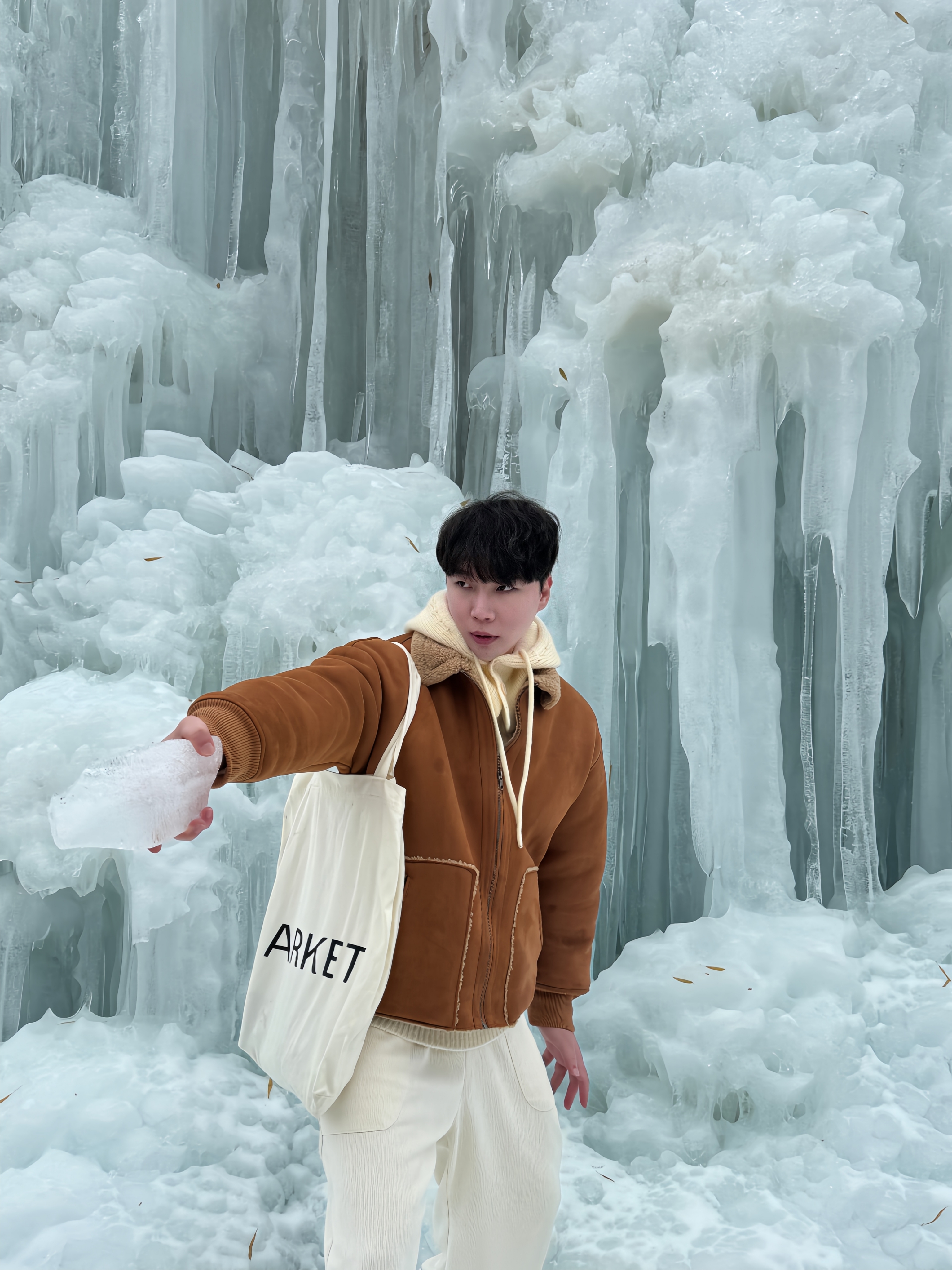 Arket Canvas Tote Bag Off White 착용 스타일