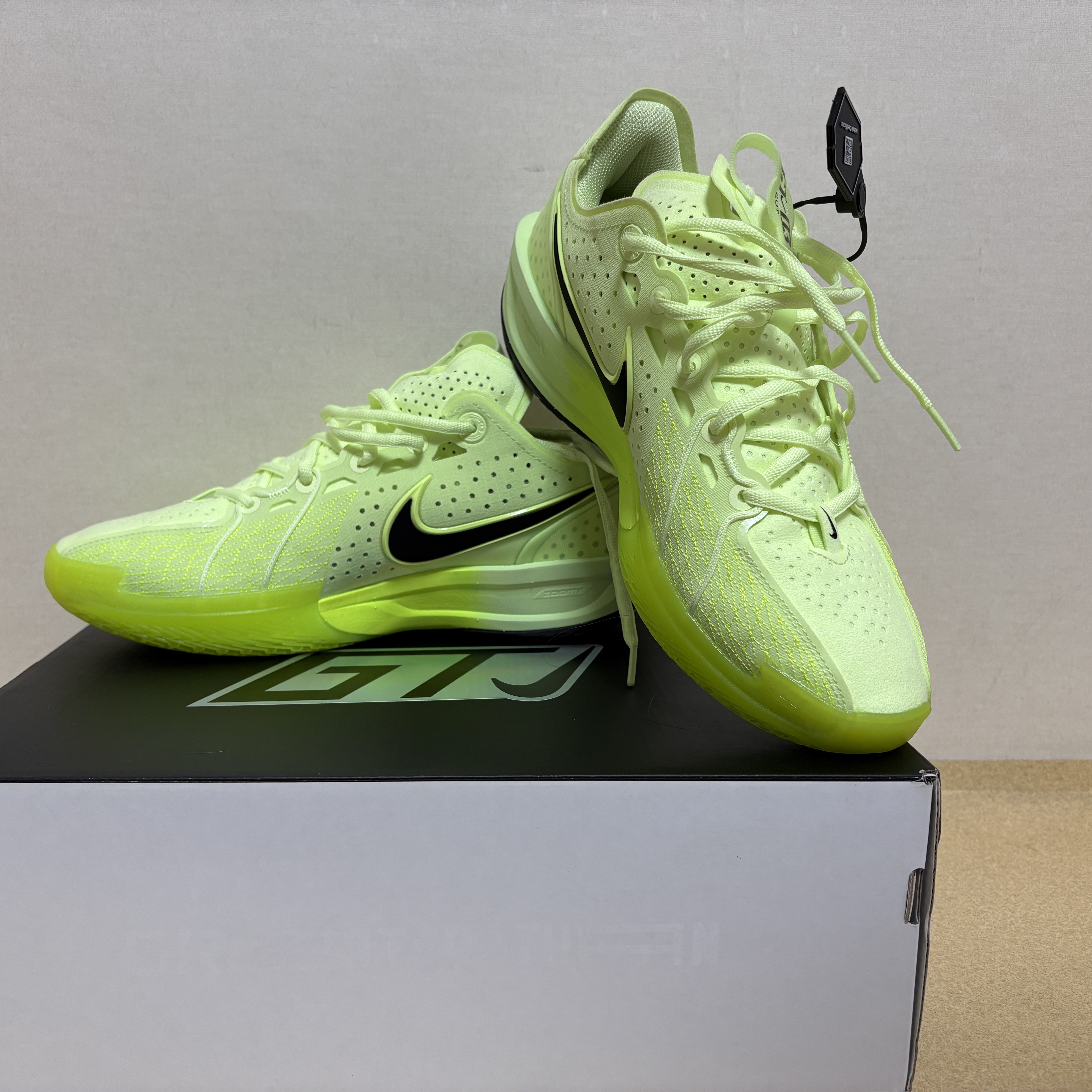 Nike Air Zoom G.T. Cut 3 EP Barely Volt Black 착용 스타일