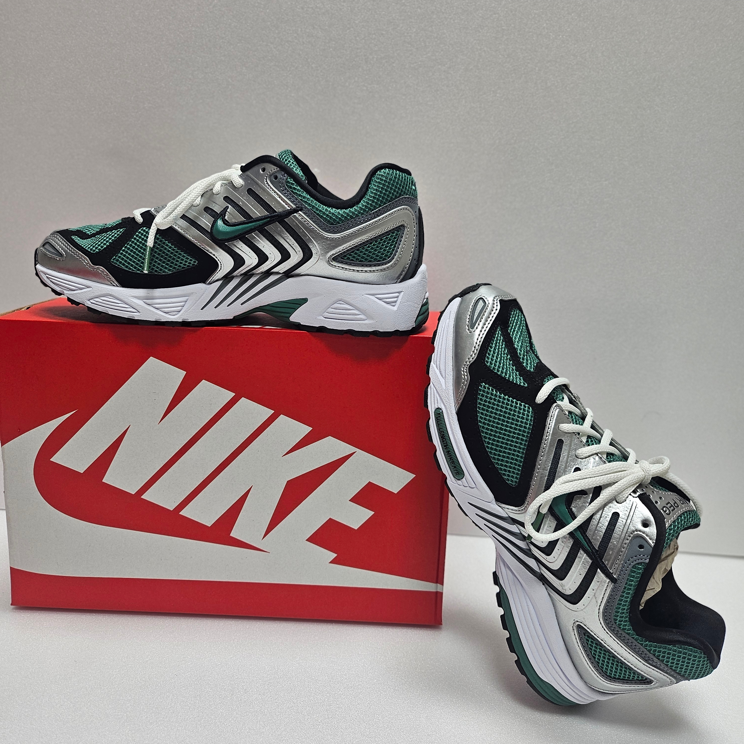 Nike Air Pegasus 2005 Metallic Silver Black 착용 스타일 - 4