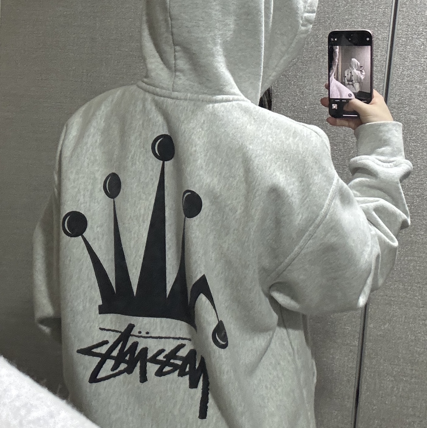 Stussy Regal Crown Zip Hoodie Ash Heather 착용 스타일 - 2