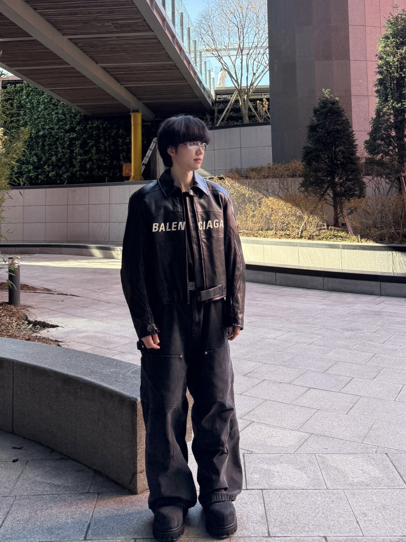 언더마이카 무.89 안티 Fxxking 로고 플레이 브러시 워시드 헨리넥 셔츠 블랙, 카미엔 x MJD 더블 홀 벨트 블랙 셔링 카프스킨 착용 스타일 - 1