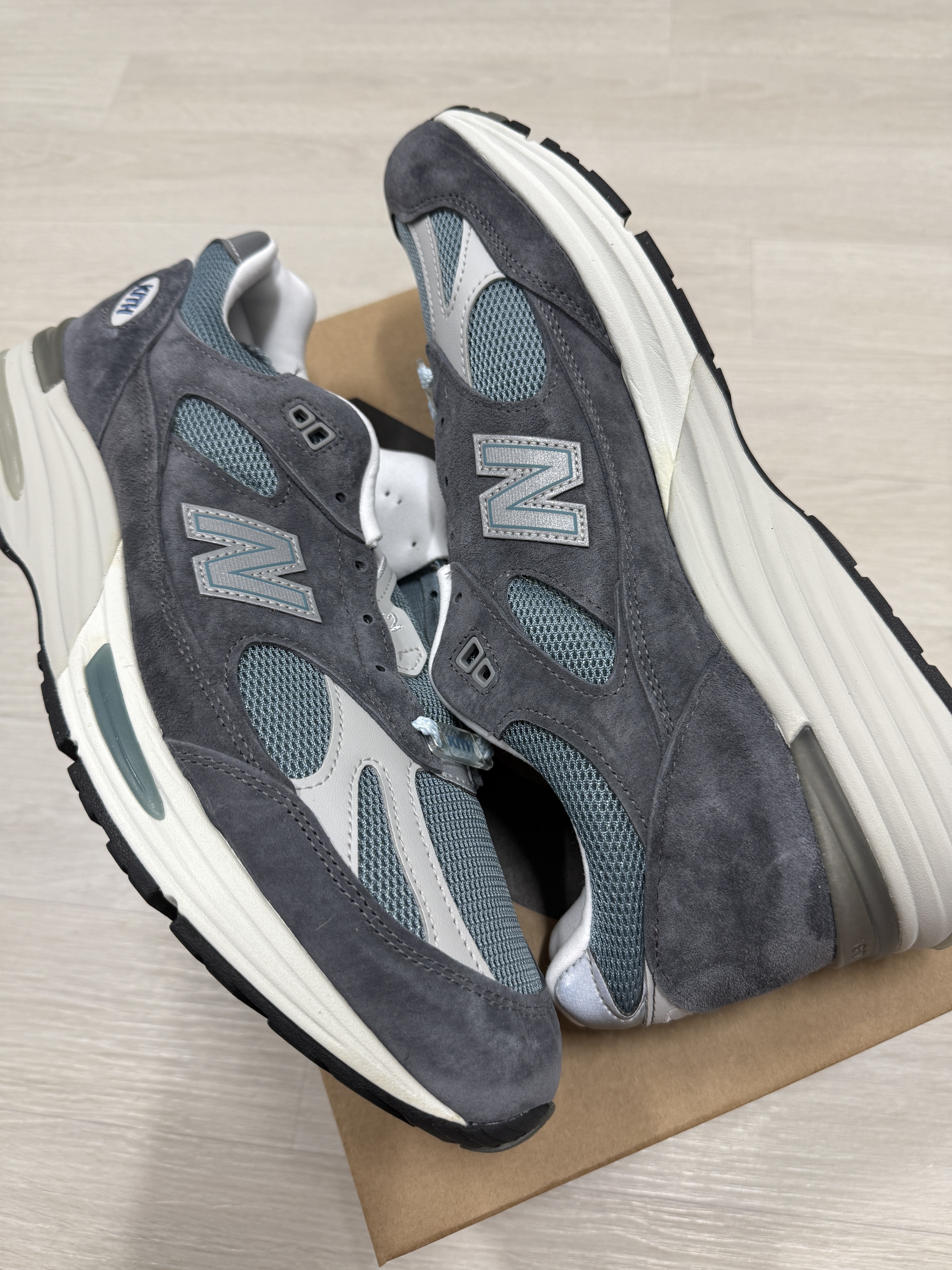 New Balance x Kith 991v2 Made in UK Steel Blue Grey 착용 스타일 - 3