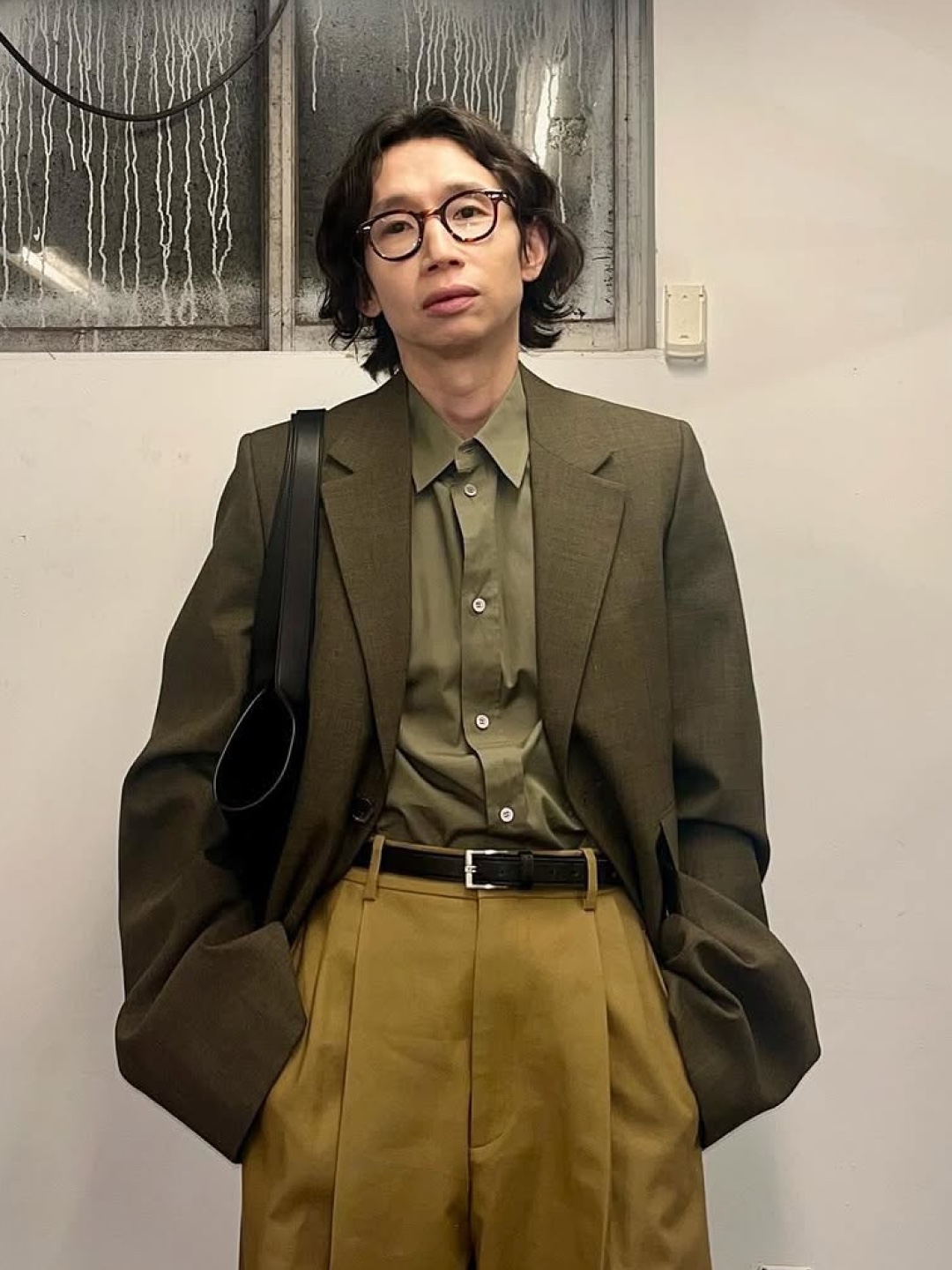 떠그 클럽 바이오 리사이클 블레이저 카키, 스투시 텍스쳐드 리넨 블레이저 네이비 착용 스타일 - 2