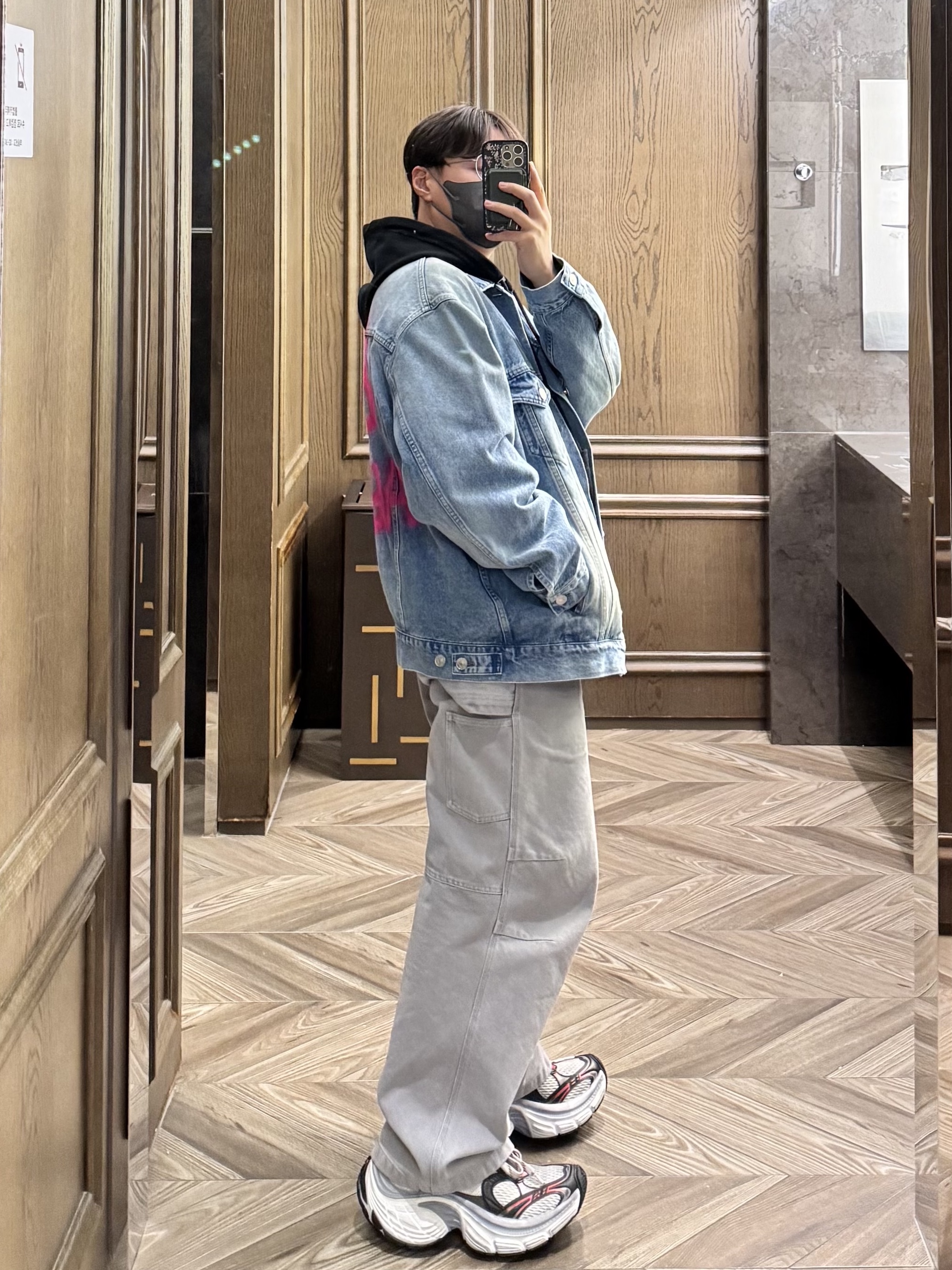 우영미 플라워 백로고 후드 블랙 - 23FW, 우영미 3D 와이드 데님 팬츠 그레이 - 25SS 착용 스타일 - 2