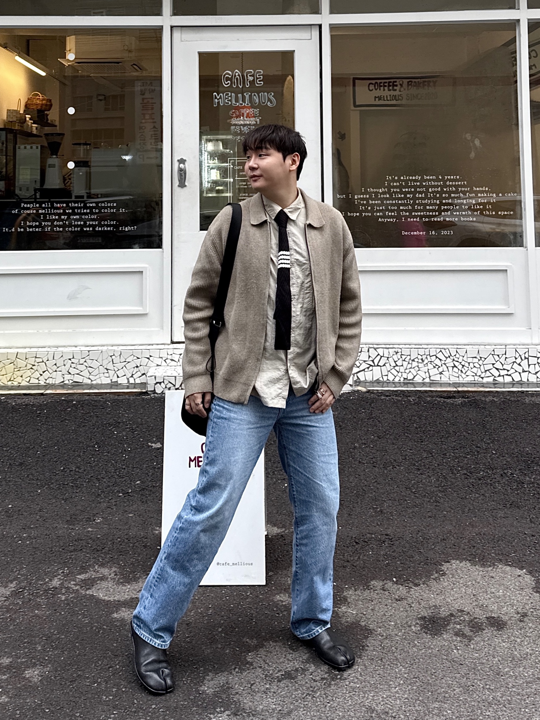 Thom Browne Silk Knit 4-Bar Tie Black, Maison Margiela Slip-On Tabi Shoes Black 착용 스타일 - 2